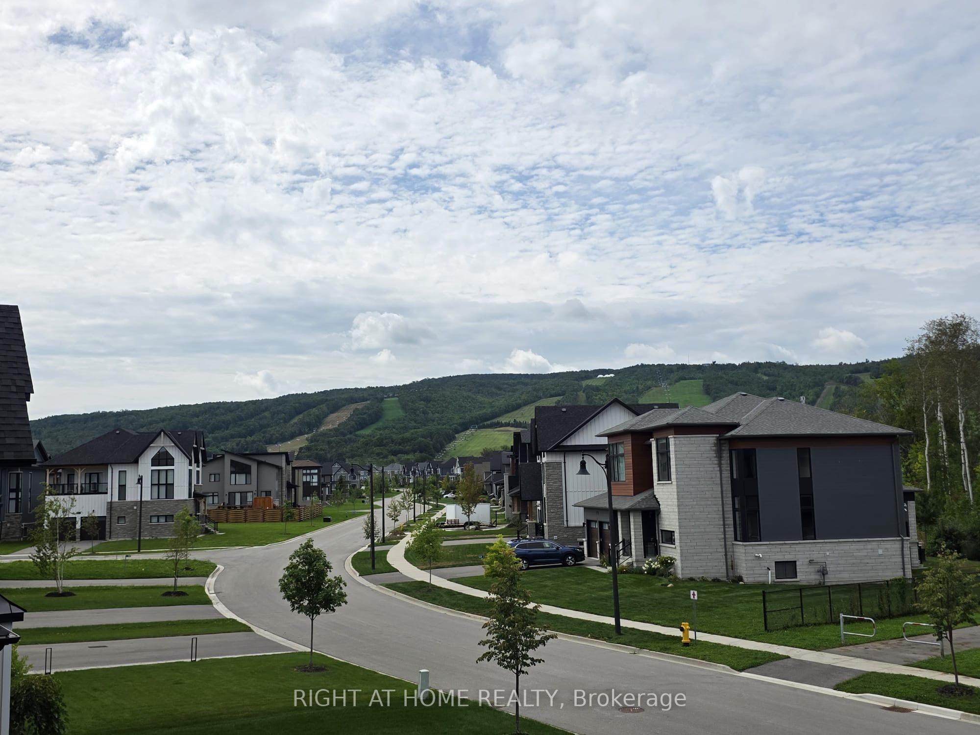 149 Springside Crescent, Blue Mountains, ON L9Y 5L3 photo 3