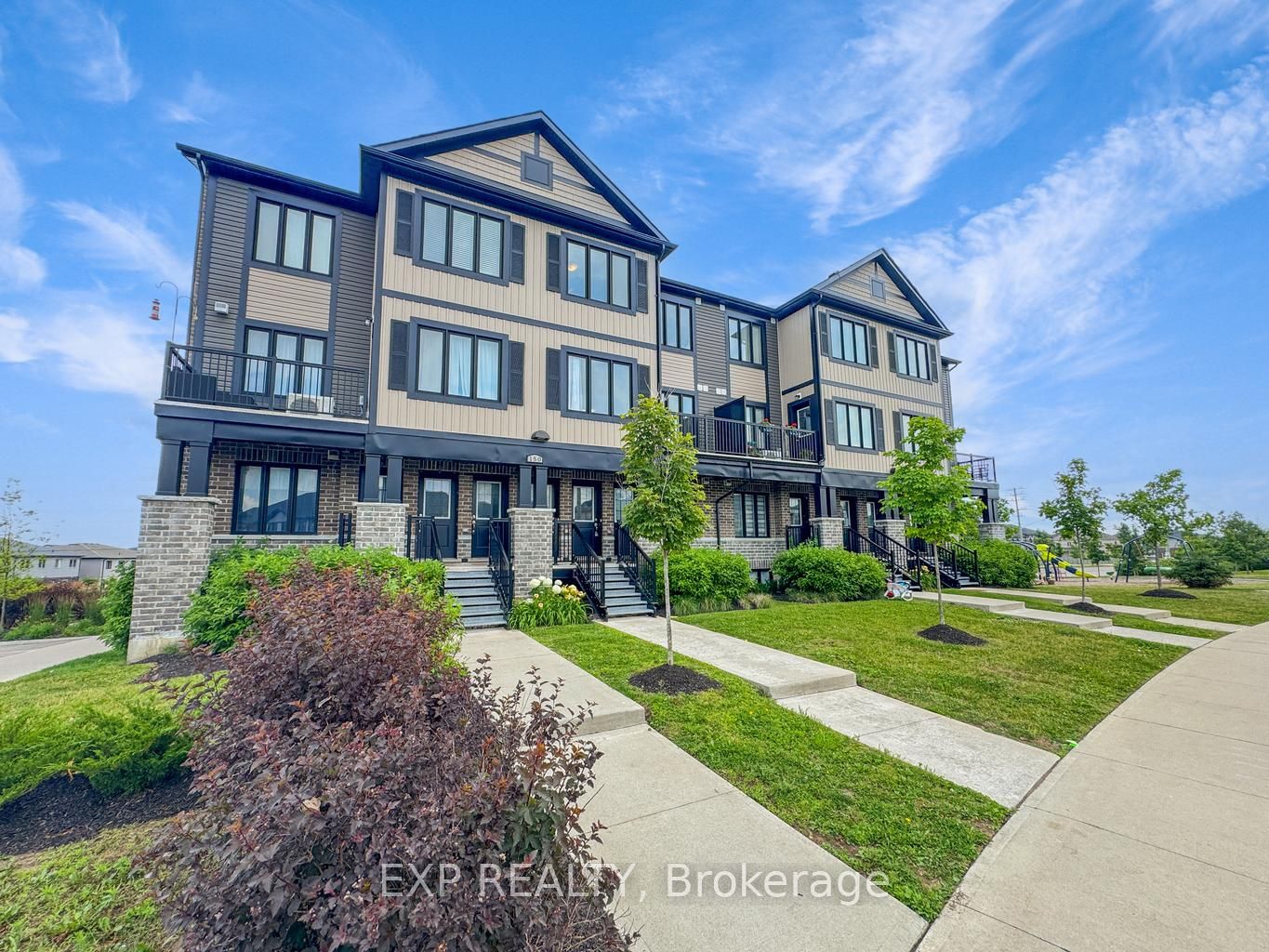 150 ROCHEFORT Street E, Kitchener, ON N2R 0P5 photo 2