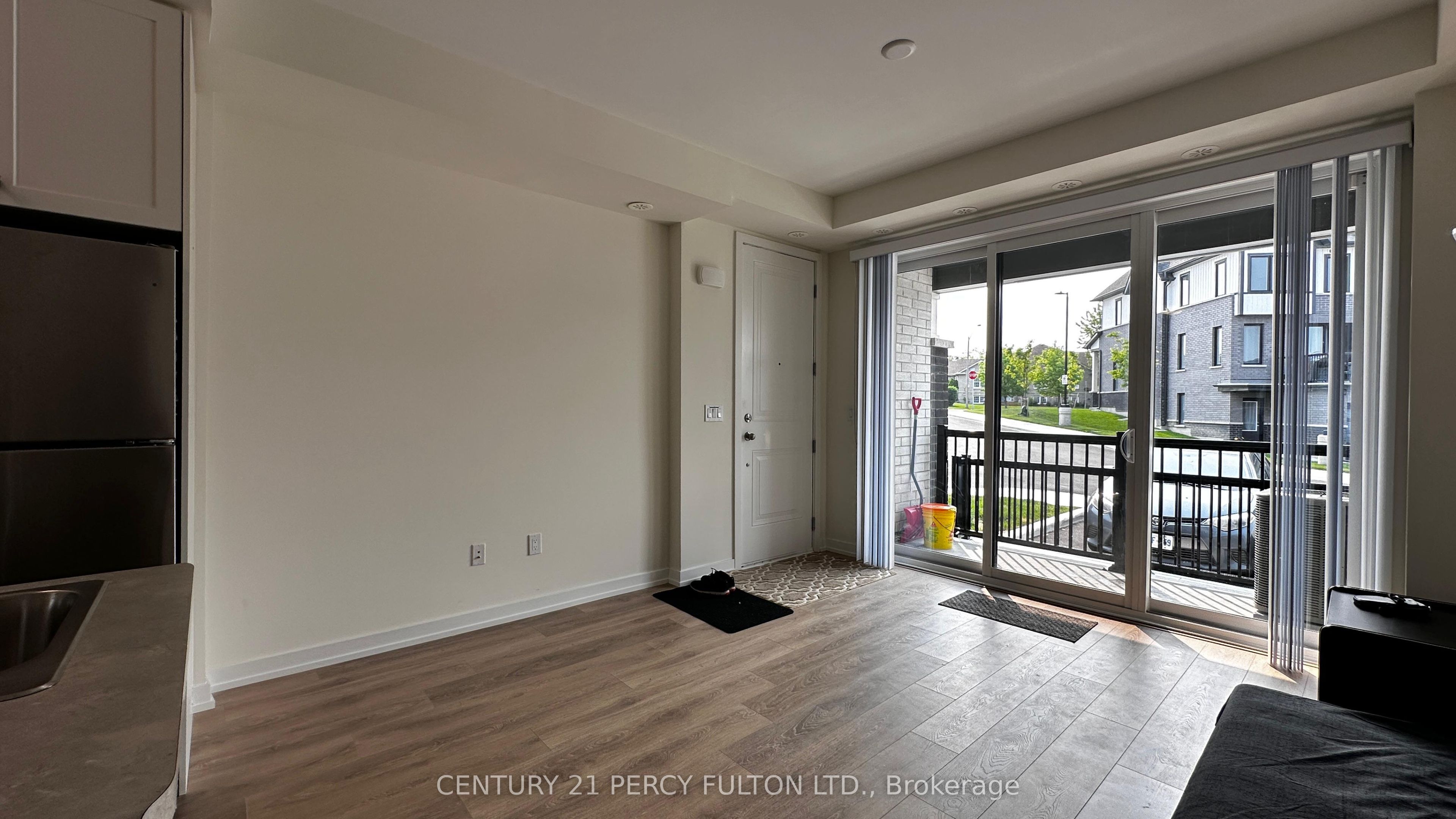 160 Densmore Road 1402, Cobourg, ON K9A 4J9 photo 3