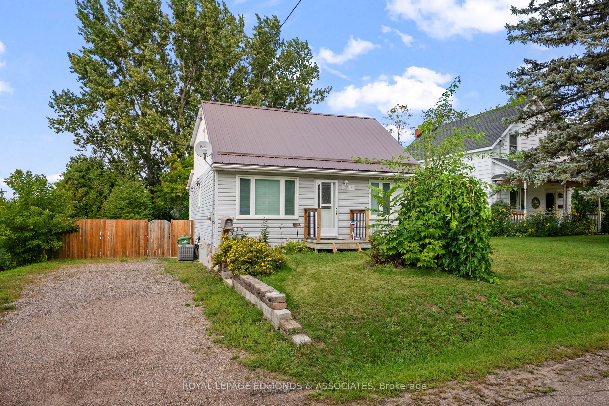 403 Alfred Street, Pembroke, ON K8A 3B3 photo 2