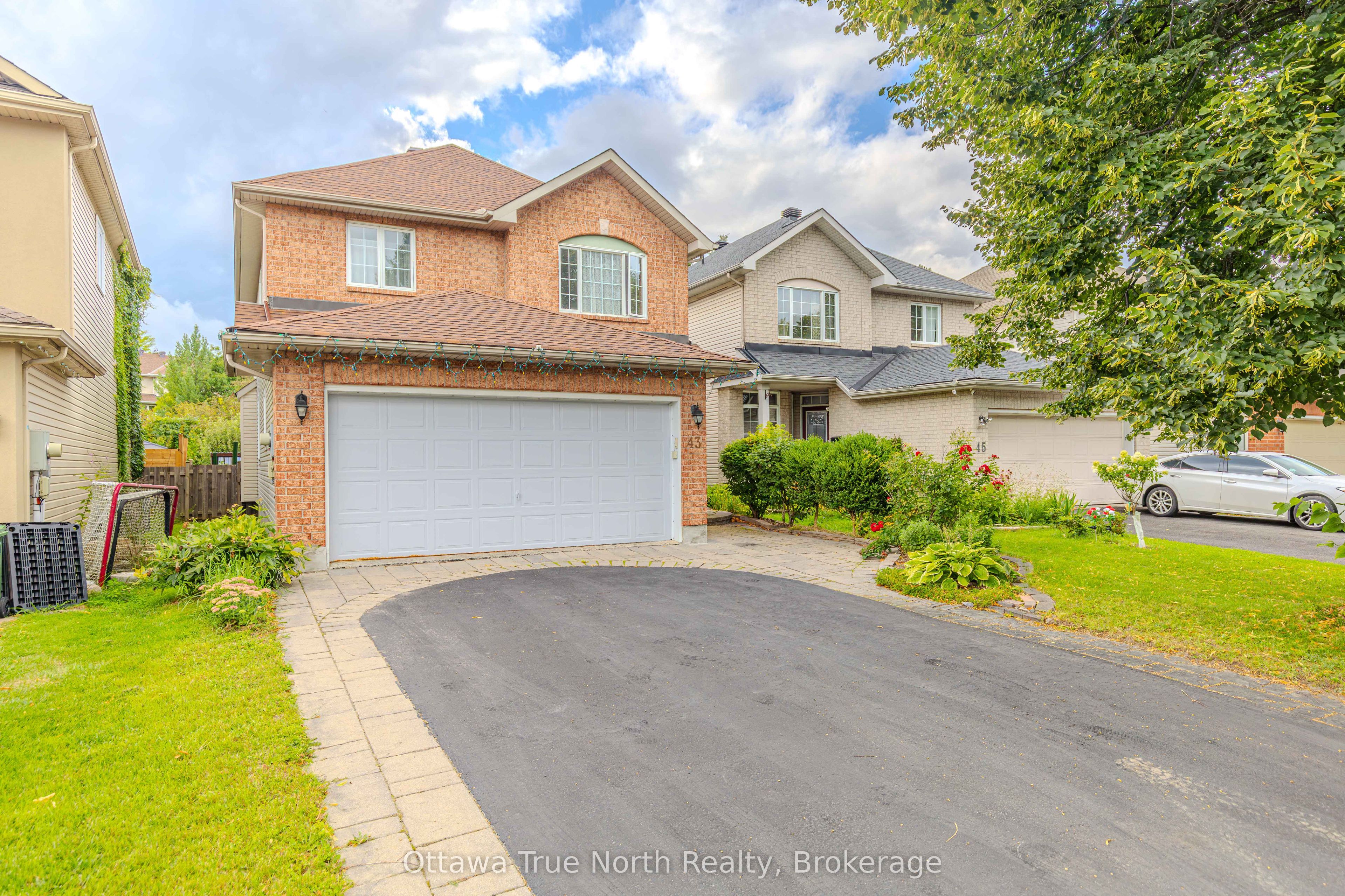 43 Evanshen Crescent, Kanata, ON K2K 2Z7 photo 2