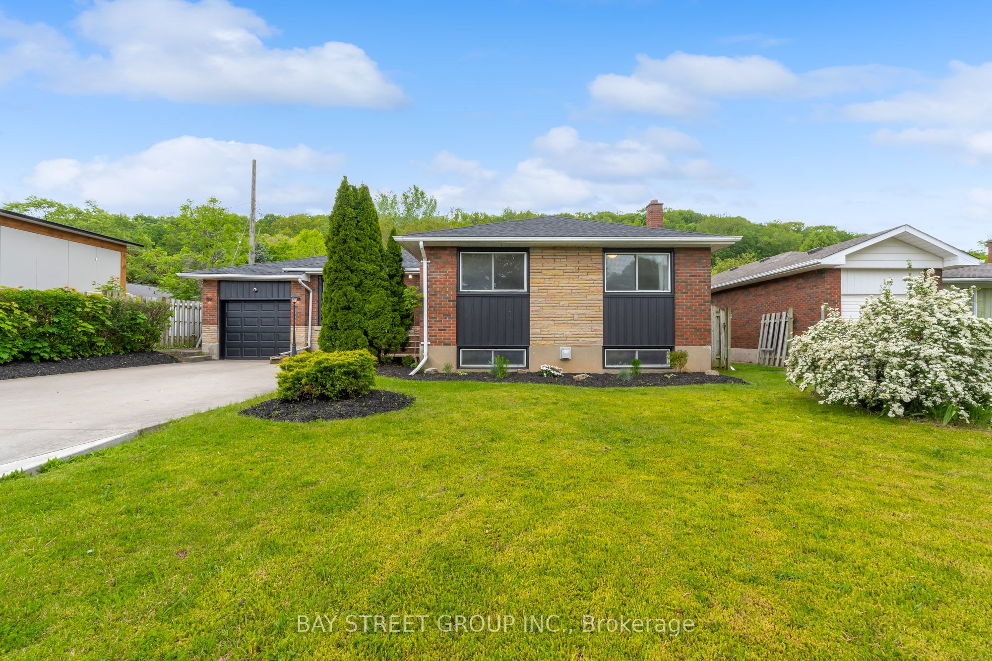 8 GLENBARR Road, St. Catharines, ON L2T 1Y1 photo 2