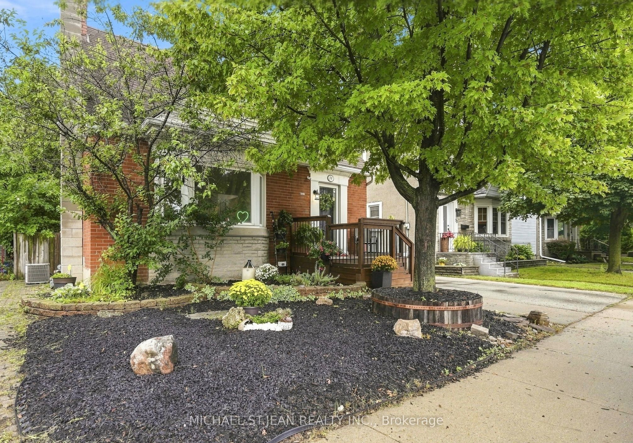 74 East 12th Street, Hamilton, ON L9A 3X4 photo 2