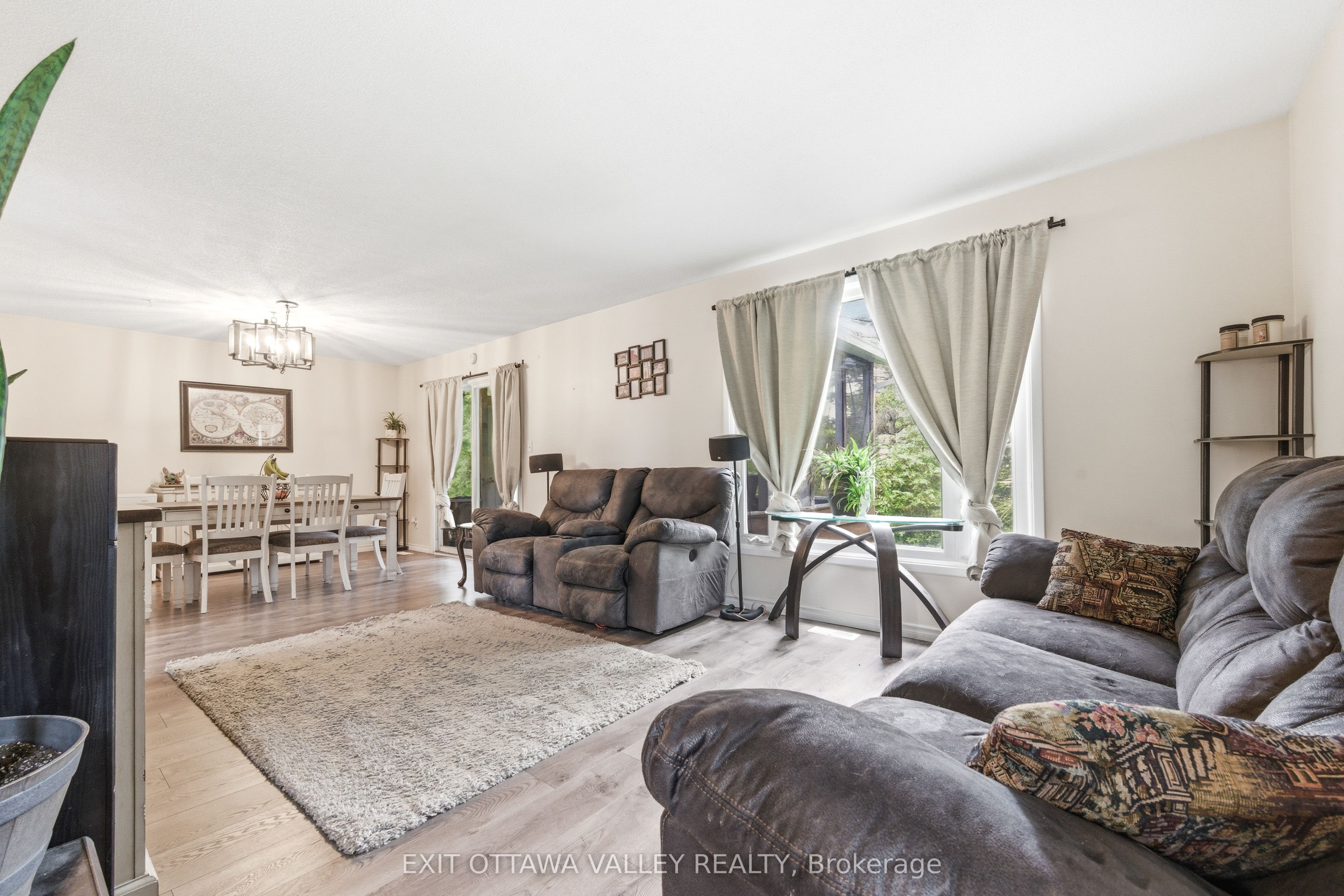 13 Tamarack Street, Deep River, ON K0J 1P0 photo 4
