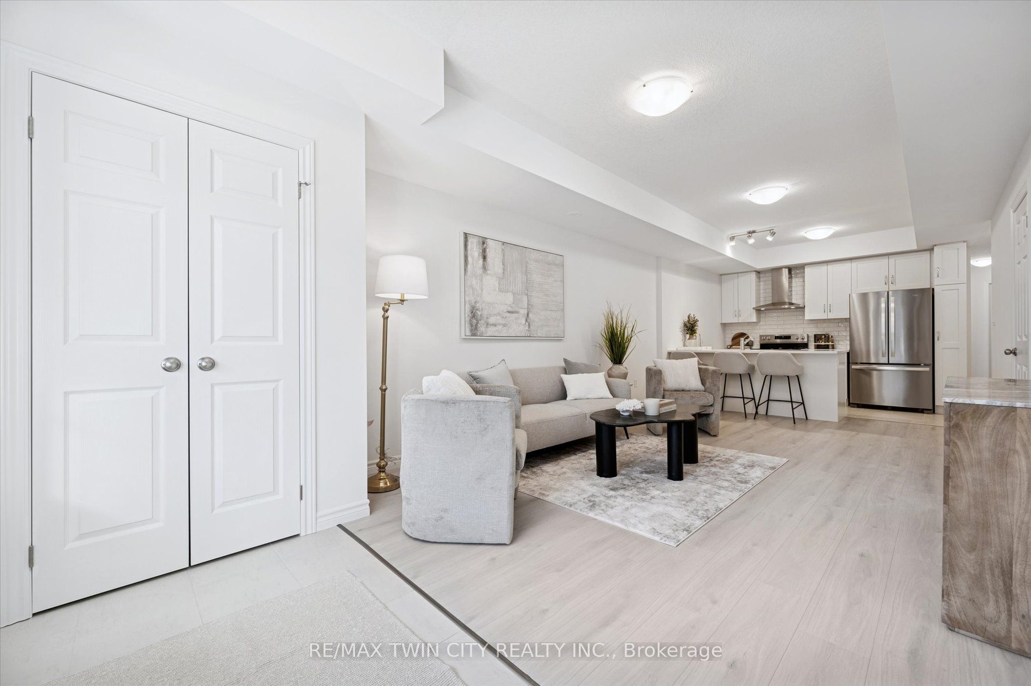 73 Lomond Lane, Kitchener, ON N2R 0T6 photo 2