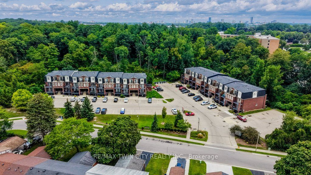 45 Cedarhill Crescent 9C, Kitchener, ON N2E 0A2
