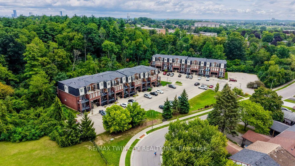 45 Cedarhill Crescent 9C, Kitchener, ON N2E 0A2 photo 2