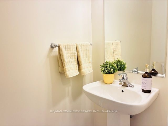 86 Daylily Lane, Kitchener, ON N2R 0L7 photo 4