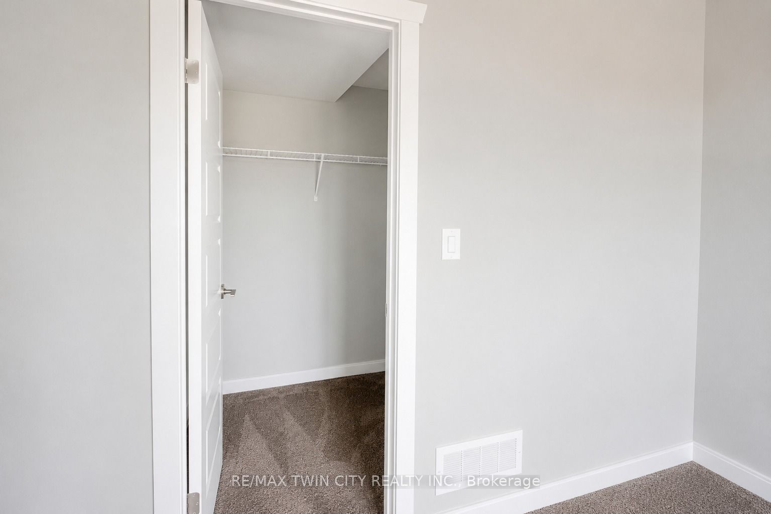 1331 Countrystone Drive B3, Kitchener, ON N2N 3S4 photo 4
