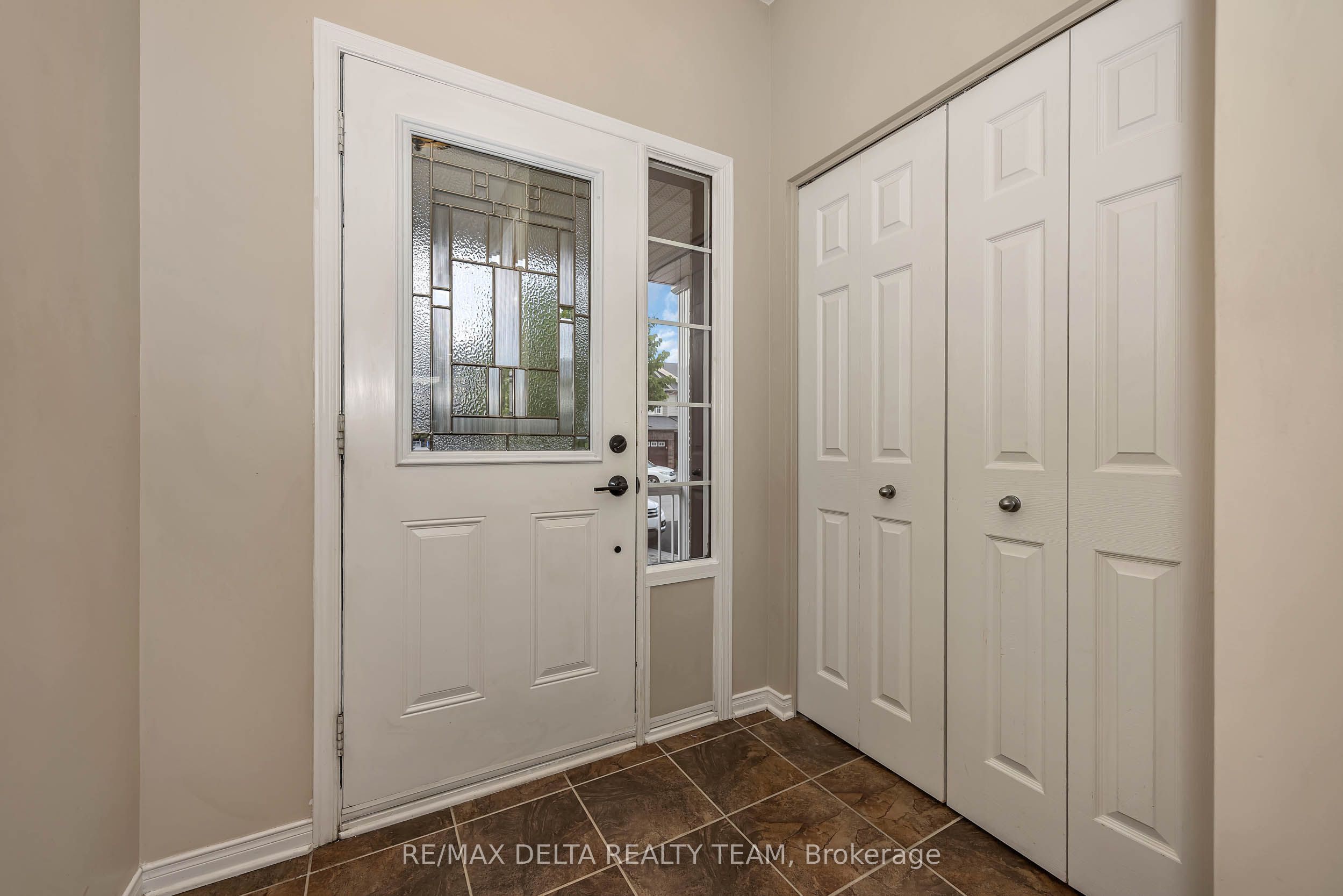 253 Cityview Crescent, Orleans - Cumberland and Area, ON K4A 0T9 photo 5