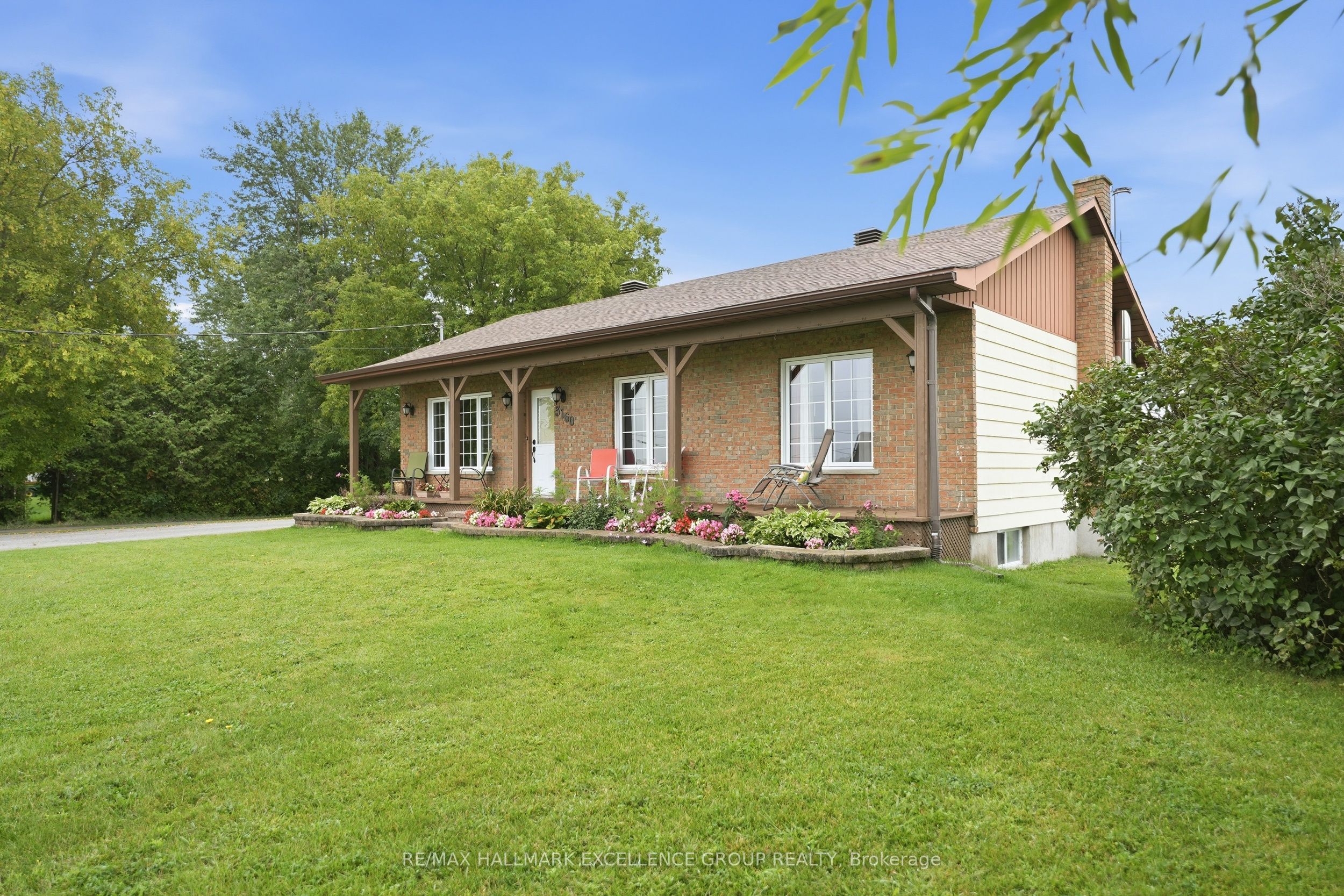 3160 Dunning Road, Orleans - Cumberland and Area, ON K0A 3E0 photo 2