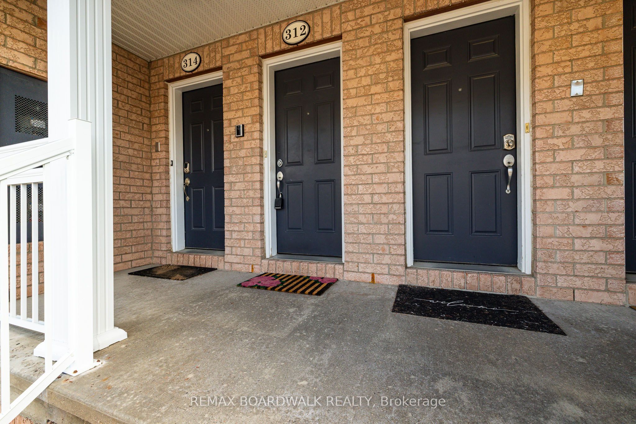 312 Galston Private, Orleans - Convent Glen and Area, ON K1W 0G3 photo 3