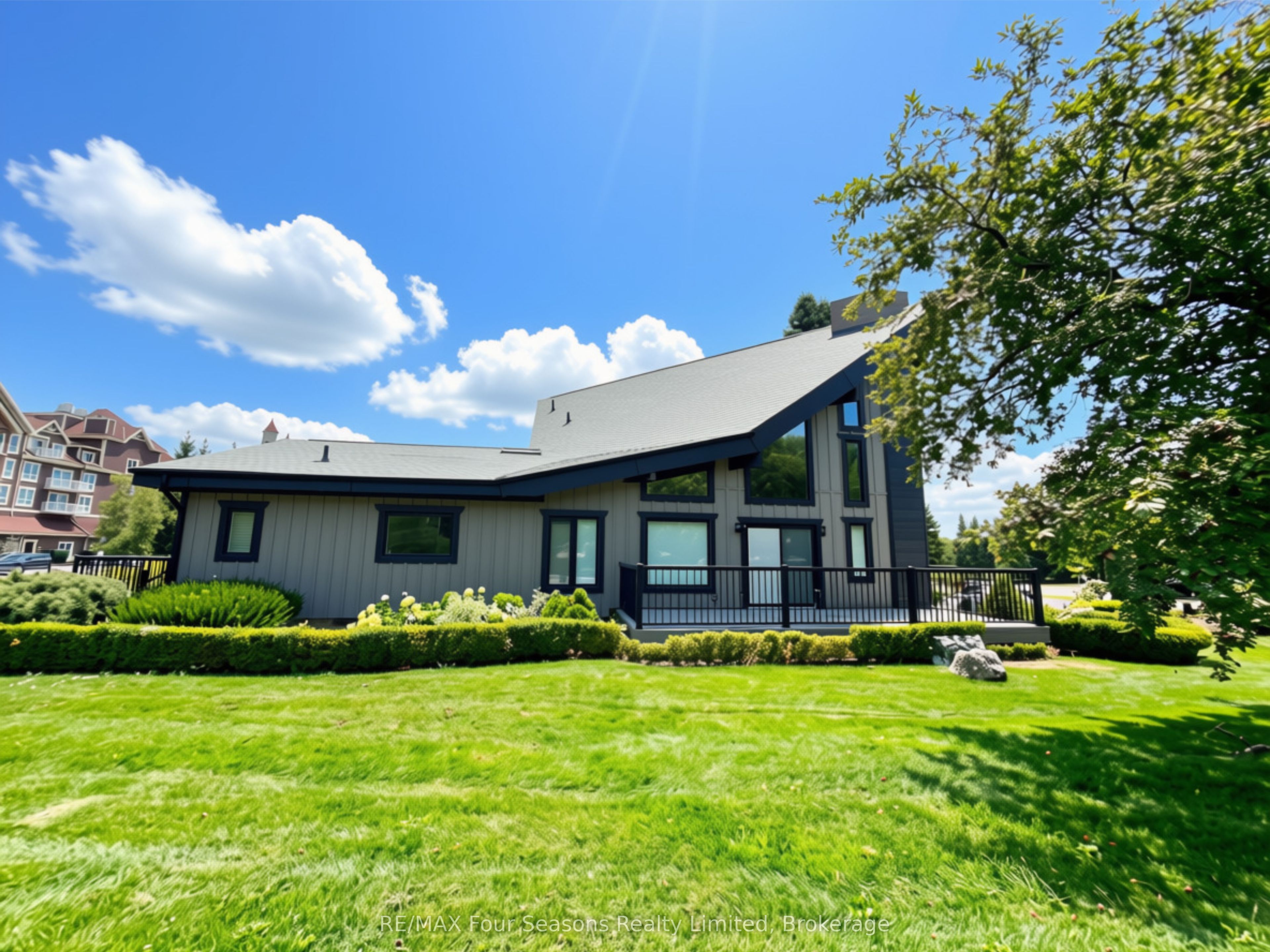172 Carmichael Crescent, Blue Mountains, ON L9Y 0R3 photo 2