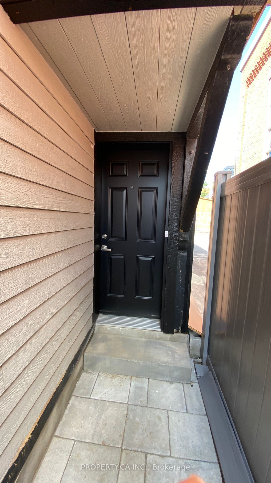 395 Gladstone Avenue B, Ottawa Centre, ON K2P 0Y9