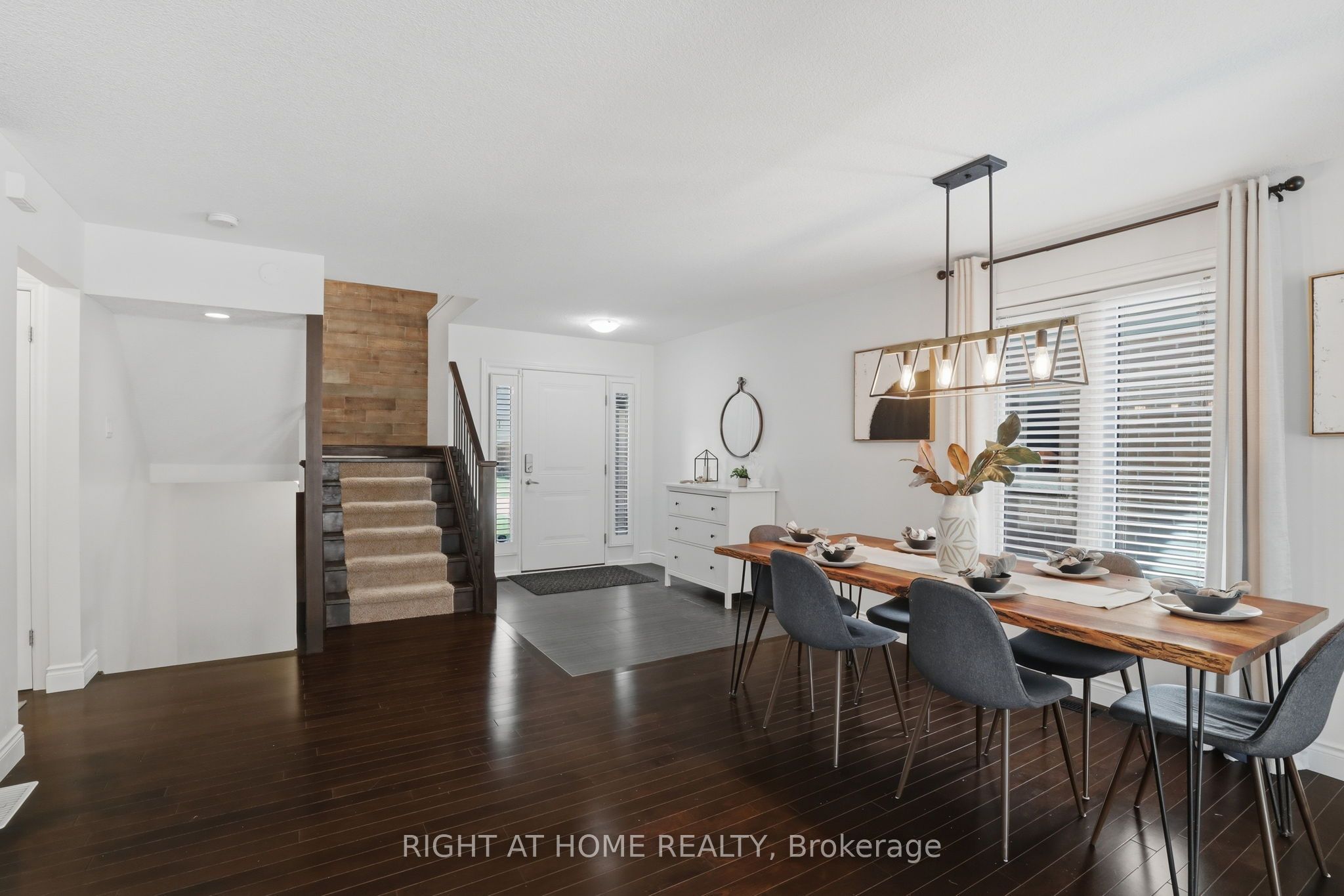 2322 Buroak Drive, London North, ON N6G 0L1 photo 2