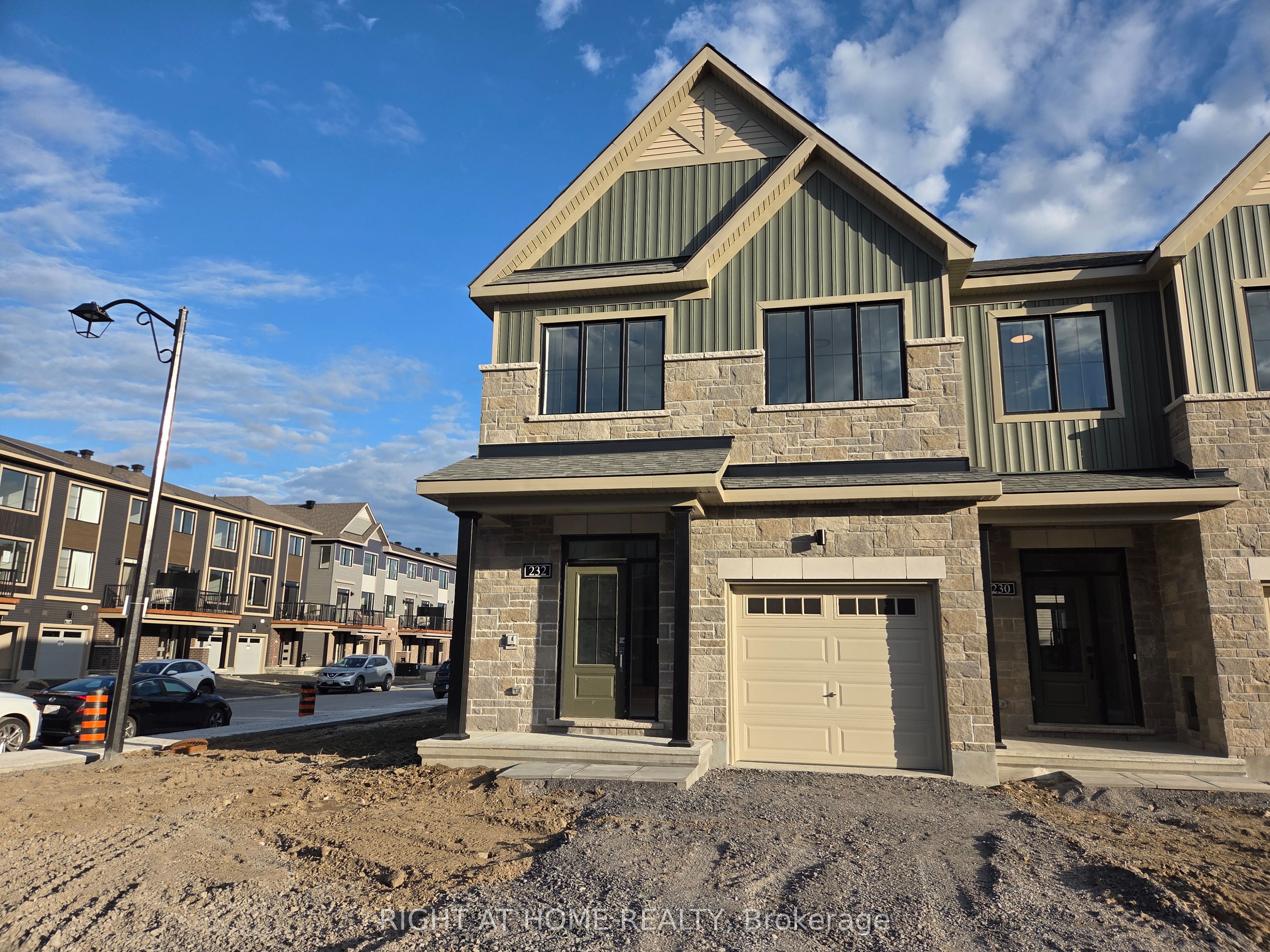 232 BANKSIDE Way, Barrhaven, ON K2J 7N1