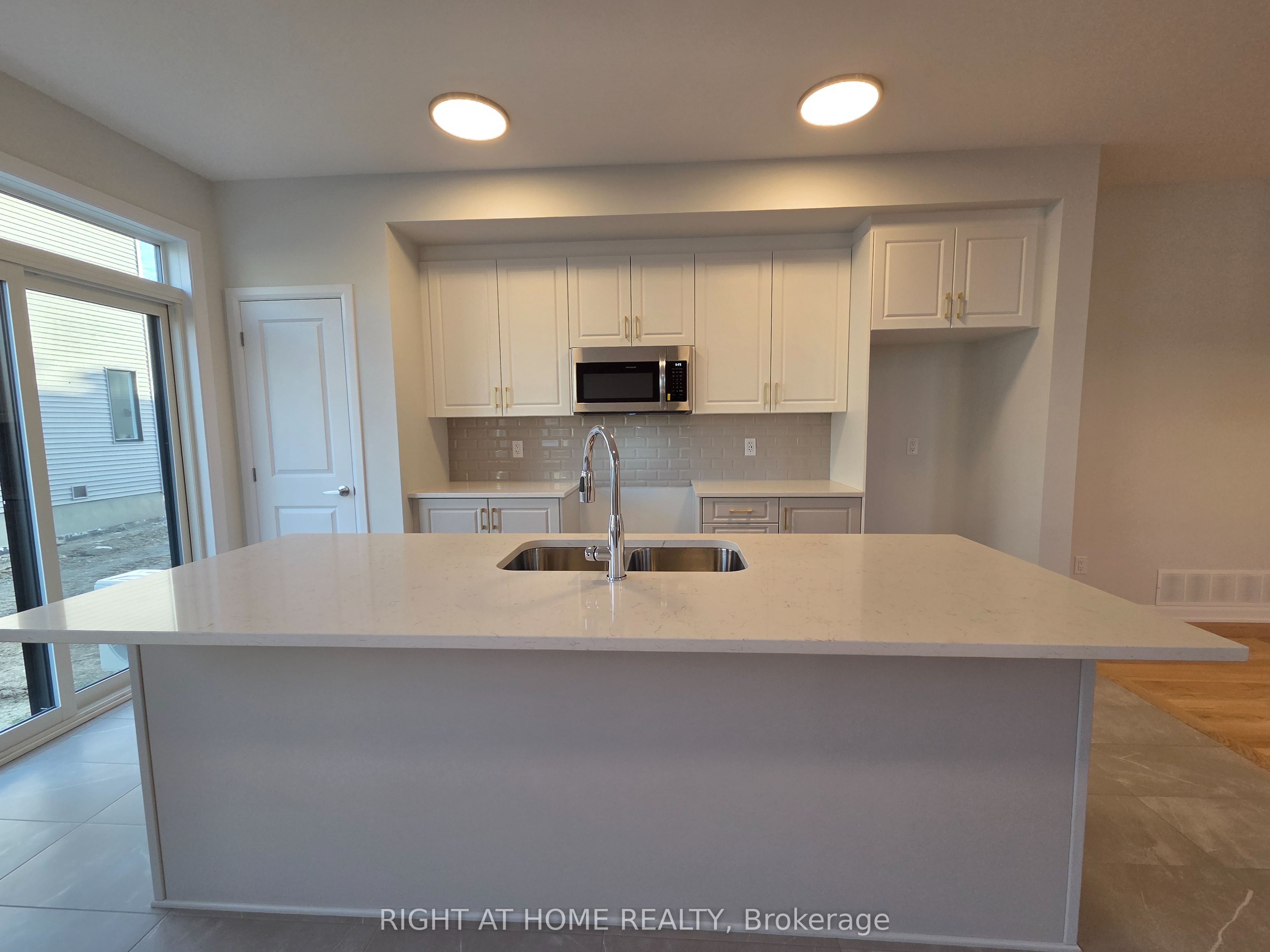 232 BANKSIDE Way, Barrhaven, ON K2J 7N1 photo 4