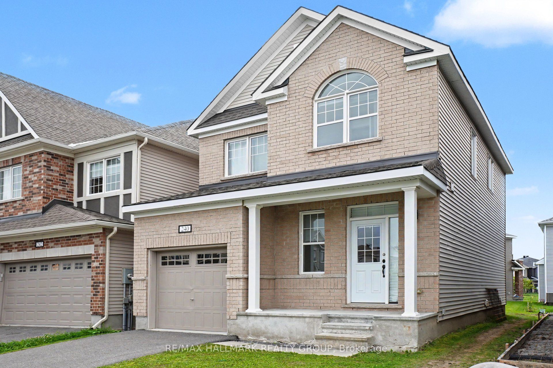 240 Sweetvalley Drive, Orleans - Cumberland and Area, ON K4A 5J1 photo 2