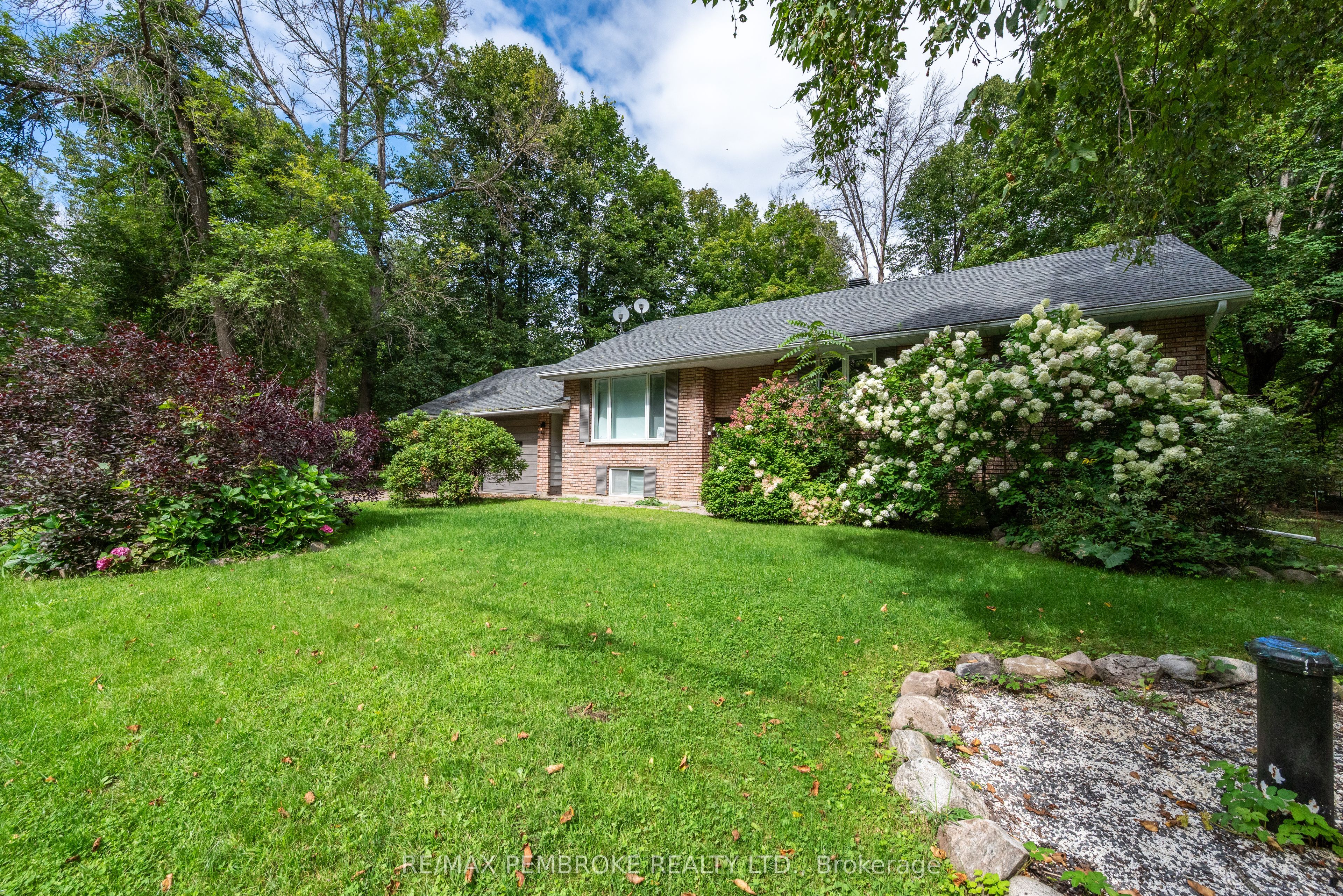 1486 Wilson Road, Laurentian Valley, ON K8A 6W4 photo 3