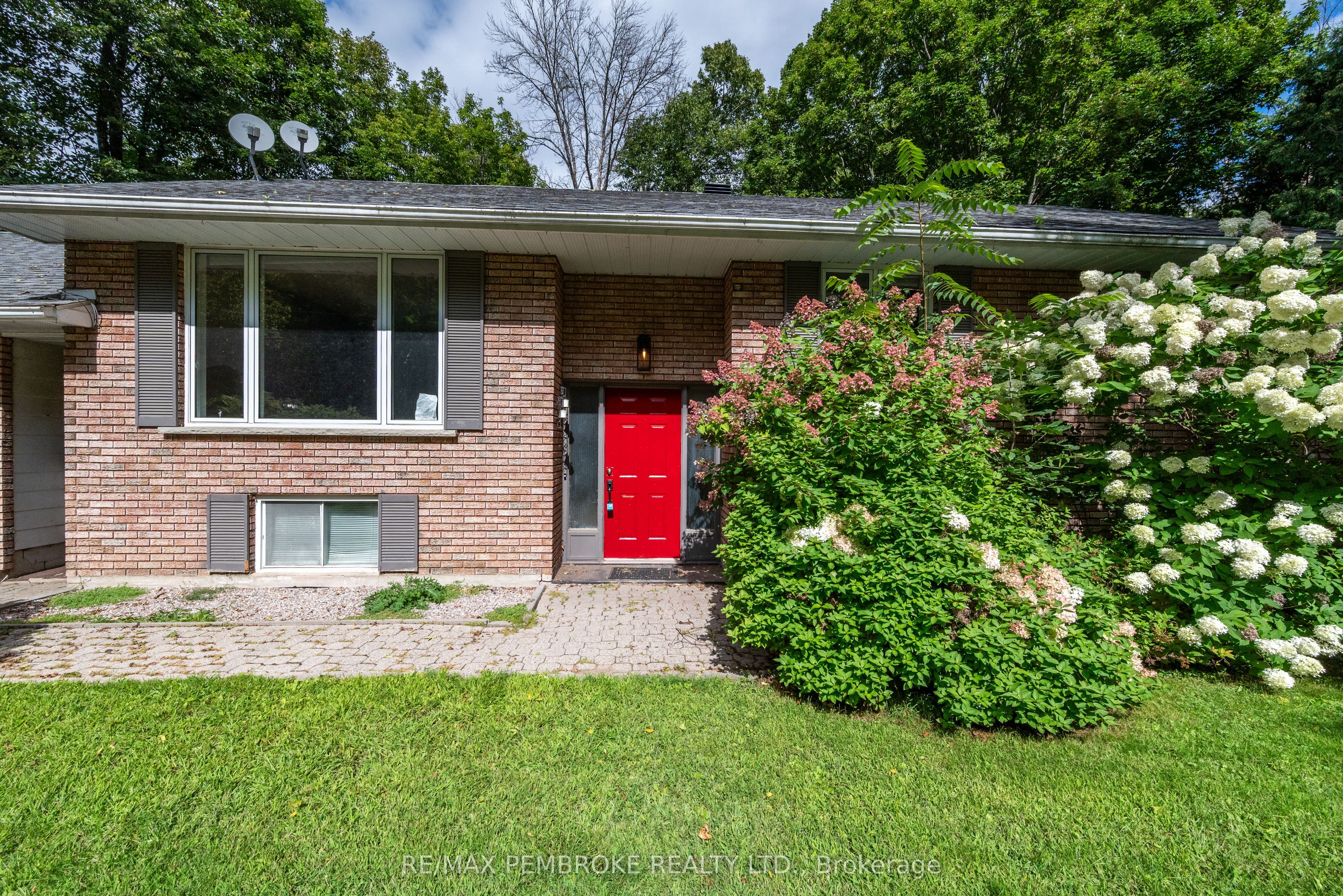 1486 Wilson Road, Laurentian Valley, ON K8A 6W4 photo 4