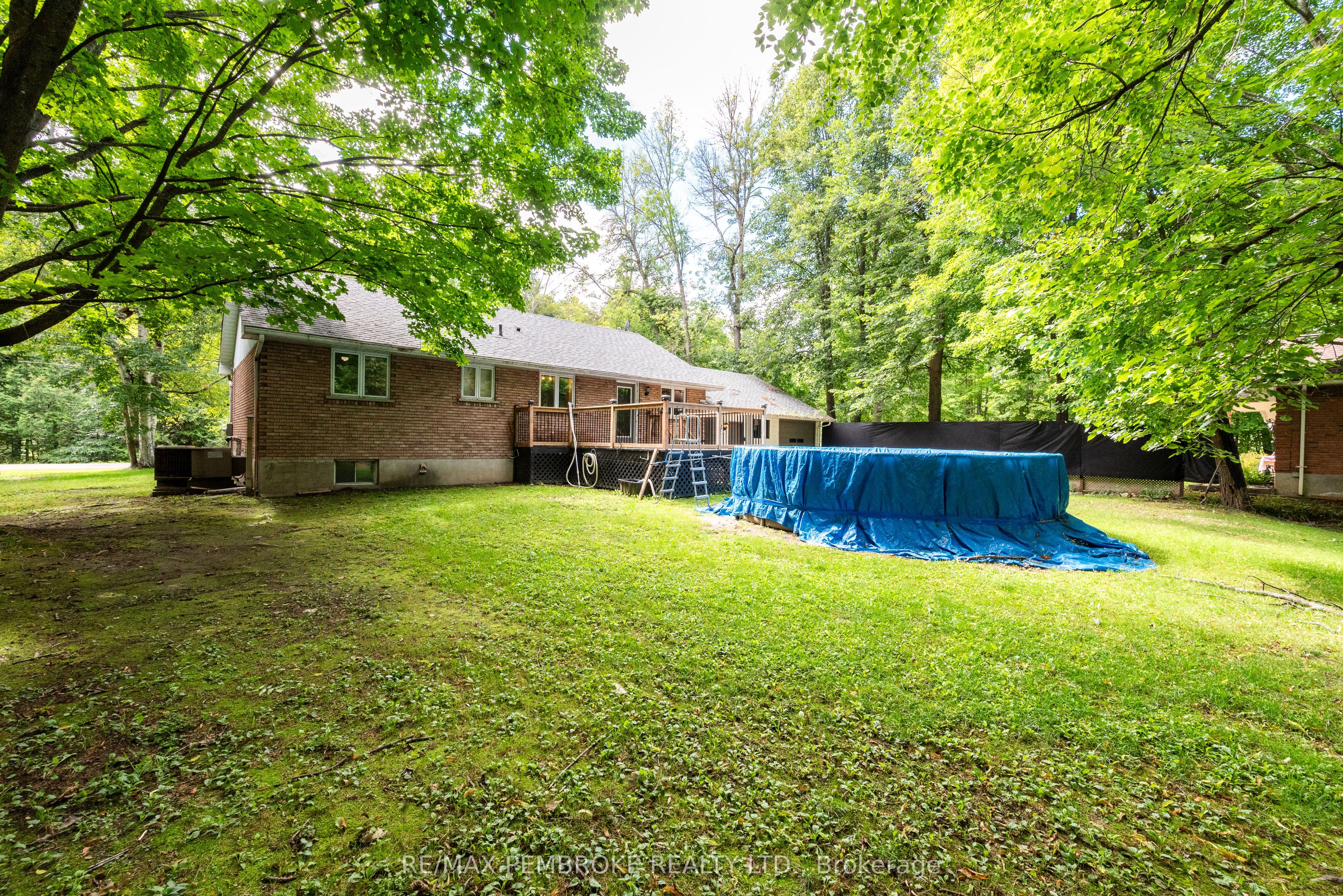 1486 Wilson Road, Laurentian Valley, ON K8A 6W4 photo 5