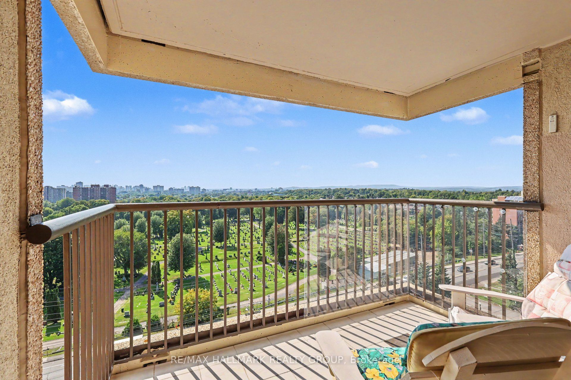 545 St Laurent Boulevard 805, Manor Park - Cardinal Glen and Area, ON K1K 4H9 photo 4