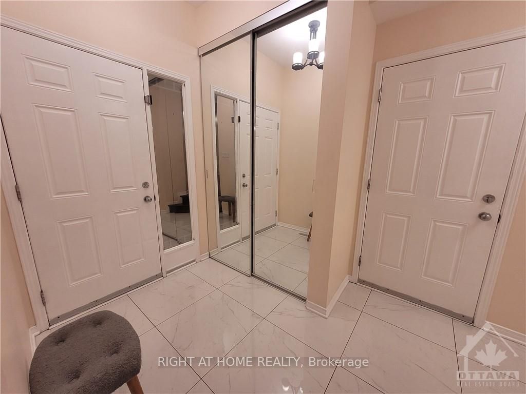 239 HIGHPOINTE Crescent, Barrhaven, ON K2J 5N8 photo 2