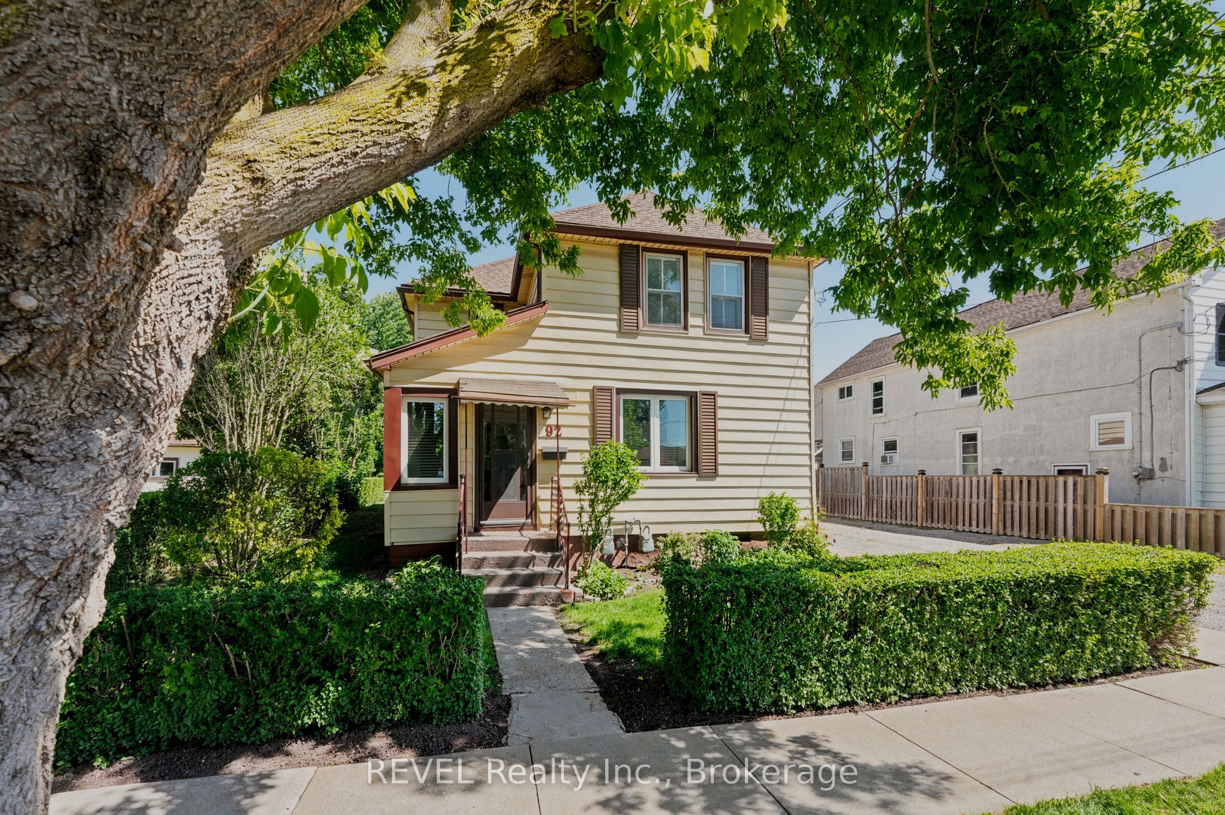 92 Saint Arnaud Street, Port Colborne, ON L3K 1M1 photo 2