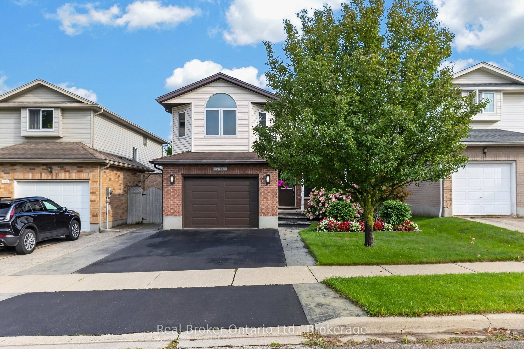 203 Country Club Drive, Guelph, ON N1E 3K8 photo 2