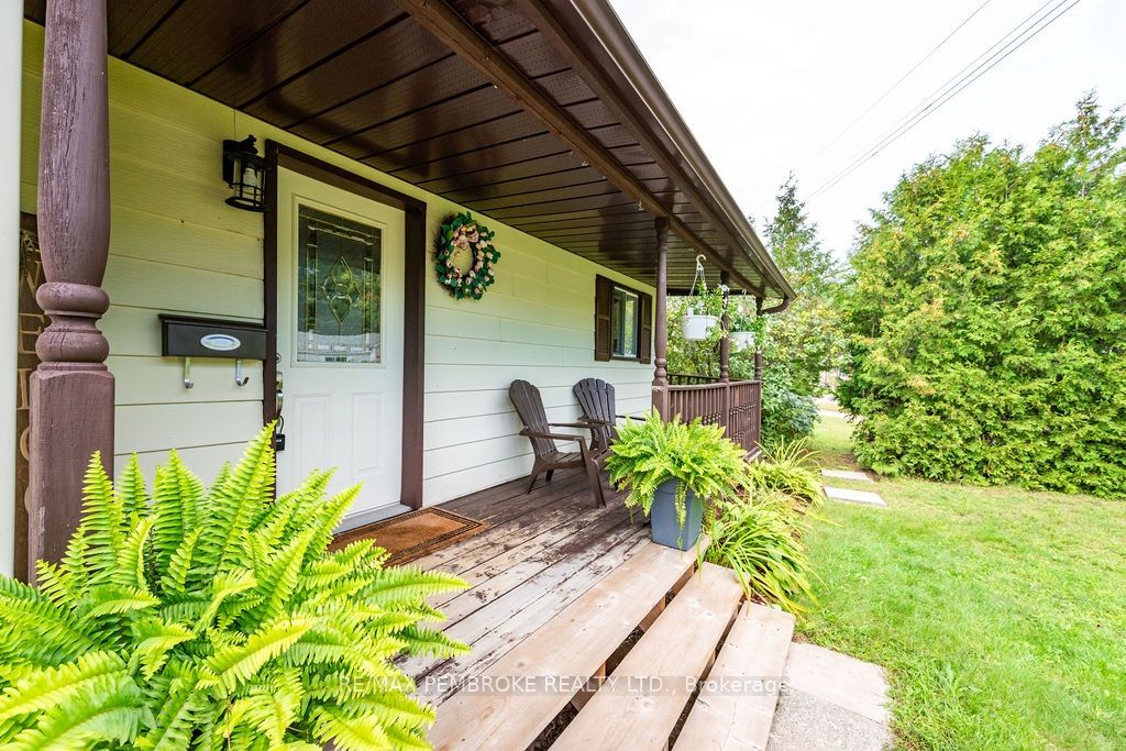 143 Schwanz Road, Petawawa, ON K8H 1Y6 photo 2