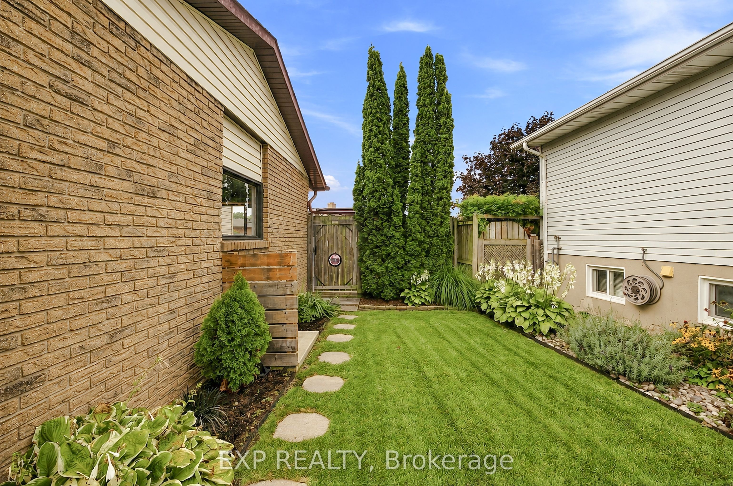 72 Acadia Drive, Welland, ON L3C 6L6 photo 2