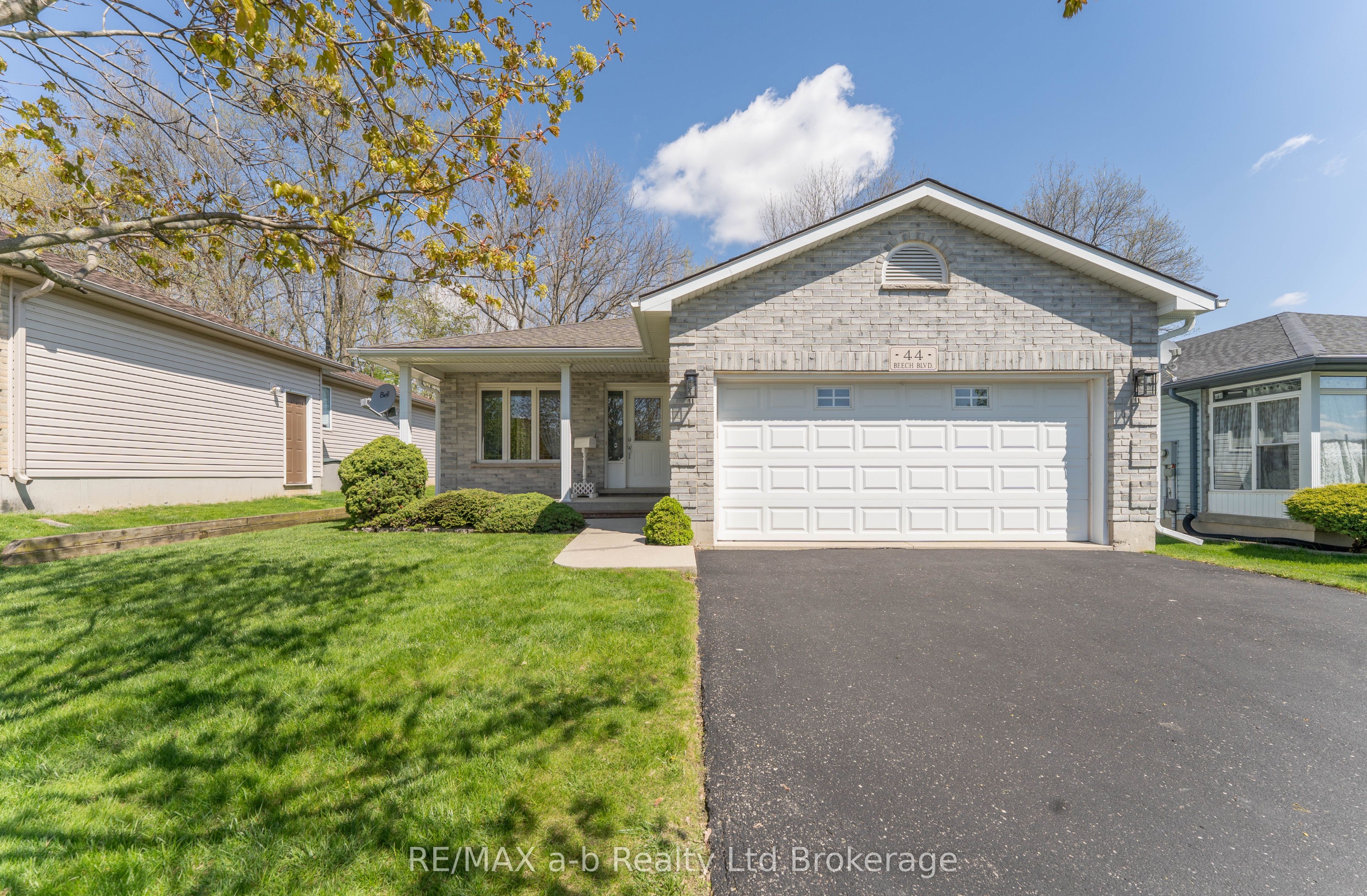 44 Beech Boulevard, Tillsonburg, ON N4G 5R8 photo 2