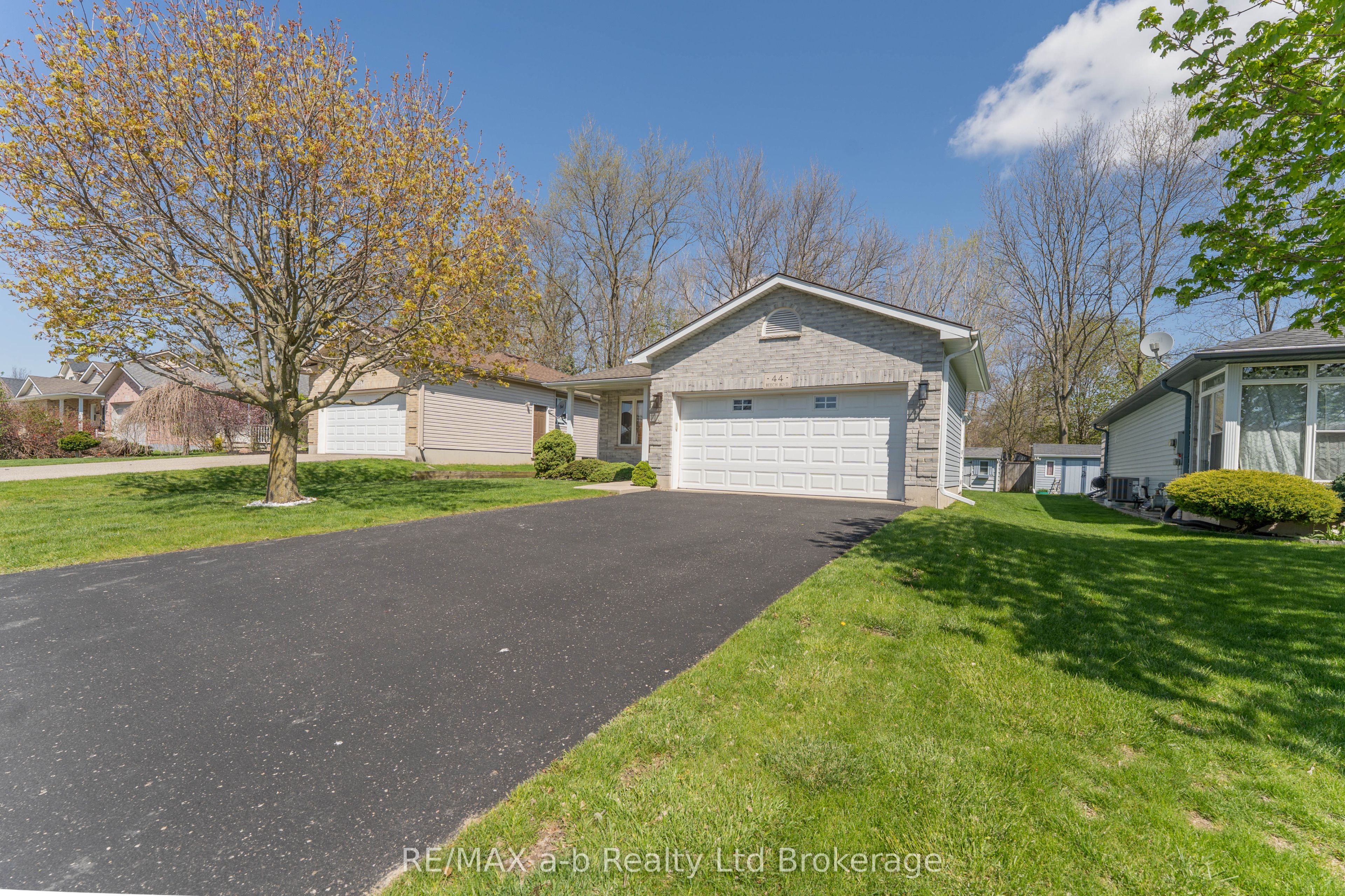 44 Beech Boulevard, Tillsonburg, ON N4G 5R8 photo 3