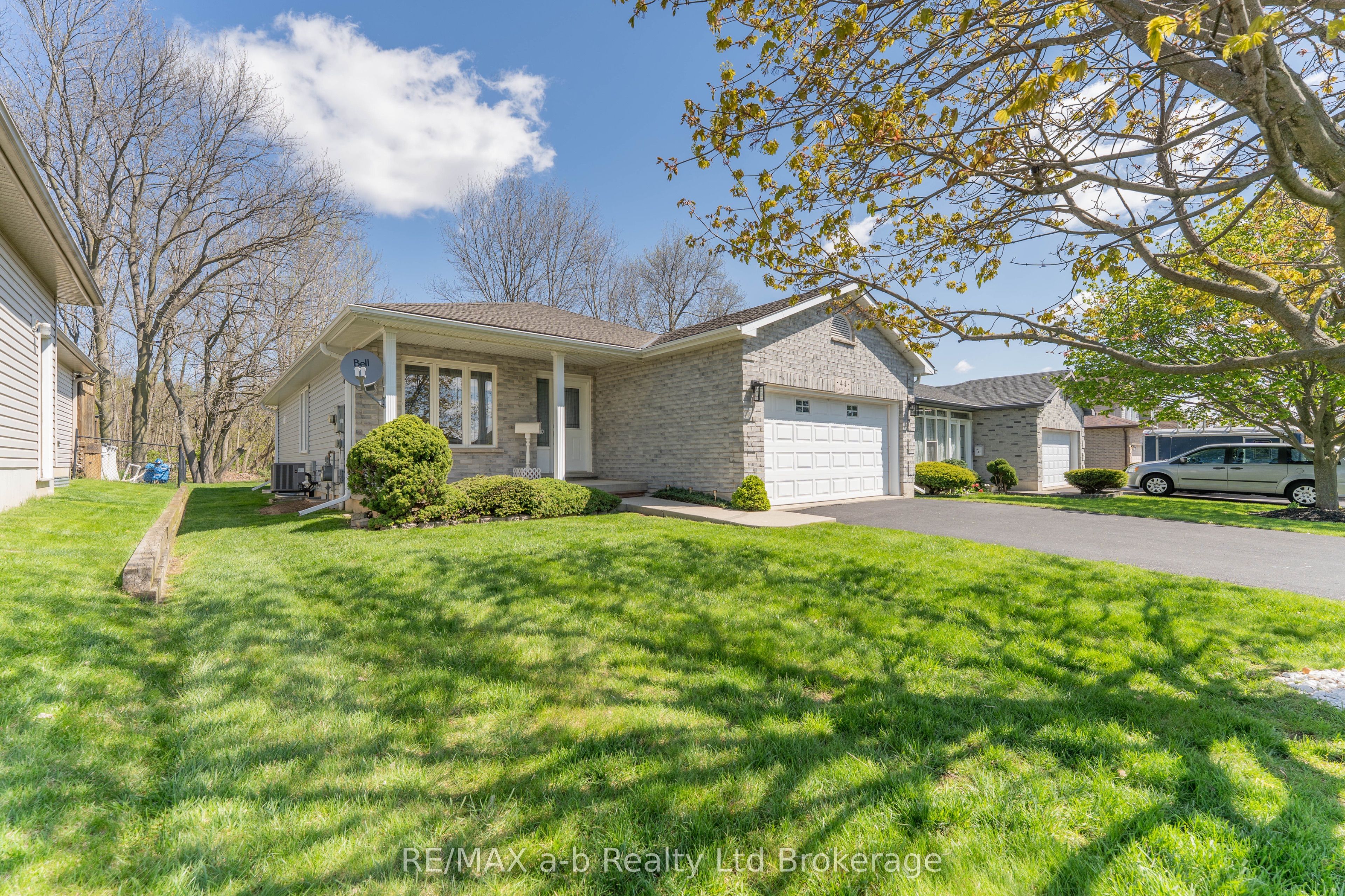 44 Beech Boulevard, Tillsonburg, ON N4G 5R8 photo 4