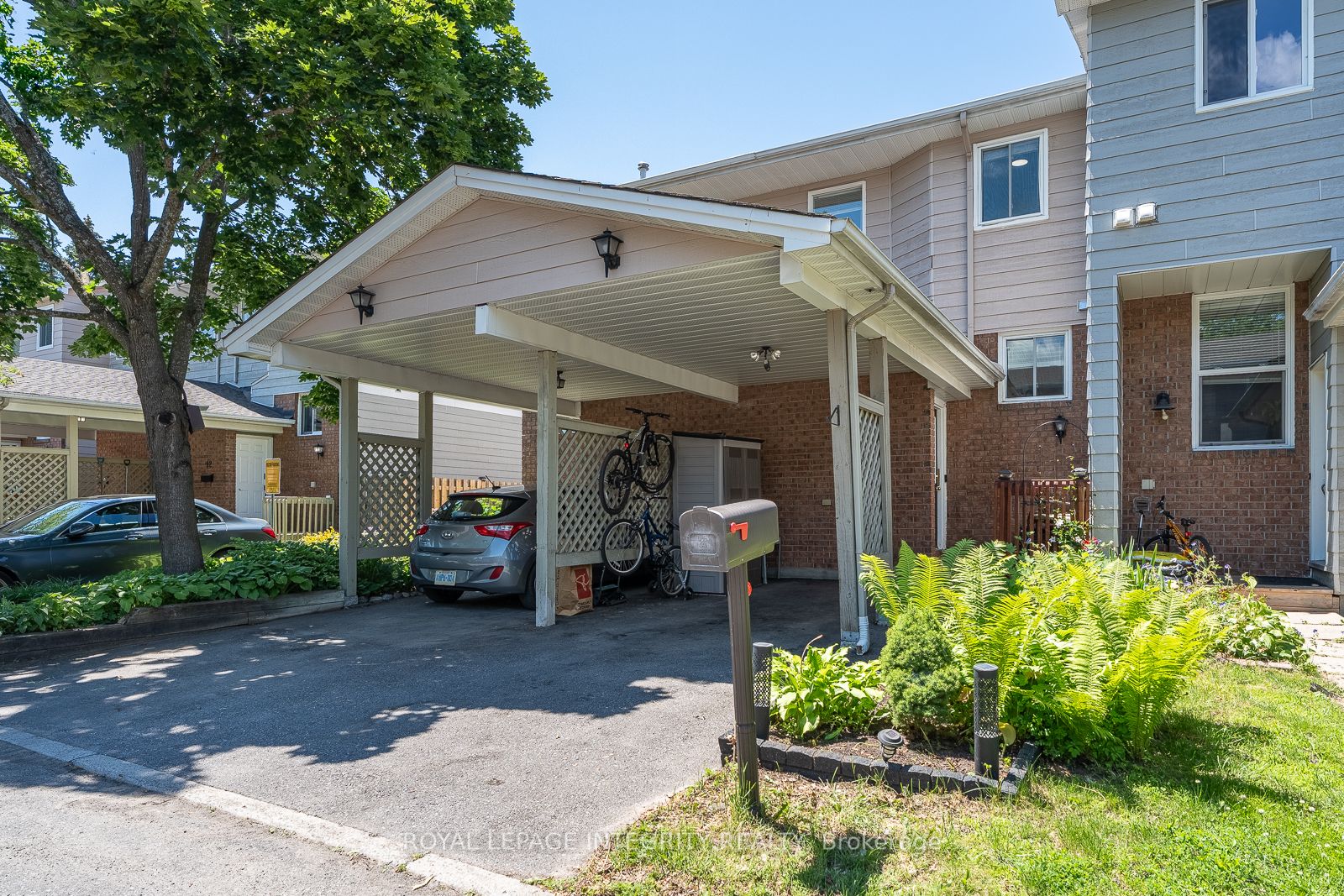 16 Stamford Private, Hunt Club - South Keys and Area, ON K1T 3J1 photo 2
