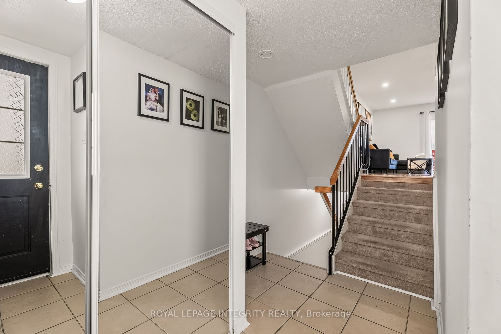 16 Stamford Private, Hunt Club - South Keys and Area, ON K1T 3J1 photo 4