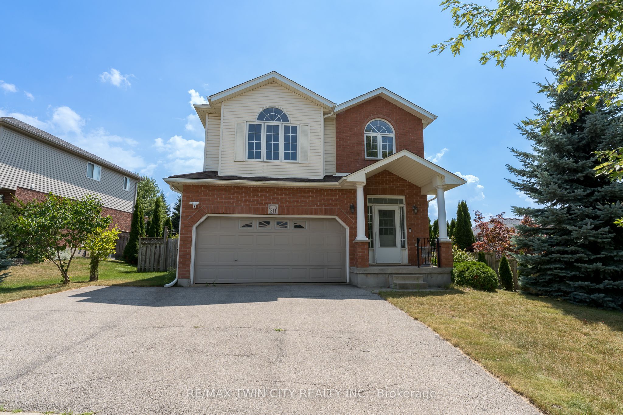 211 Sleaford Street, Waterloo, ON N2J 4Z8