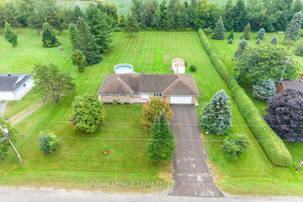 13 Springfield Drive, Whitewater Region, ON K0J 1K0