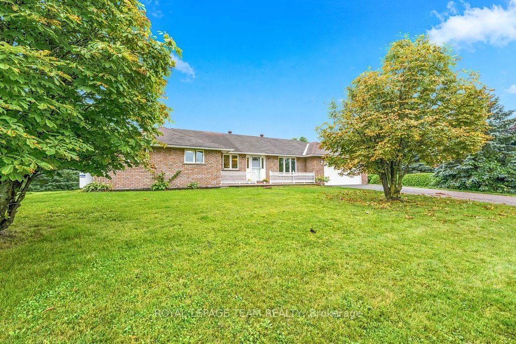 13 Springfield Drive, Whitewater Region, ON K0J 1K0 photo 5