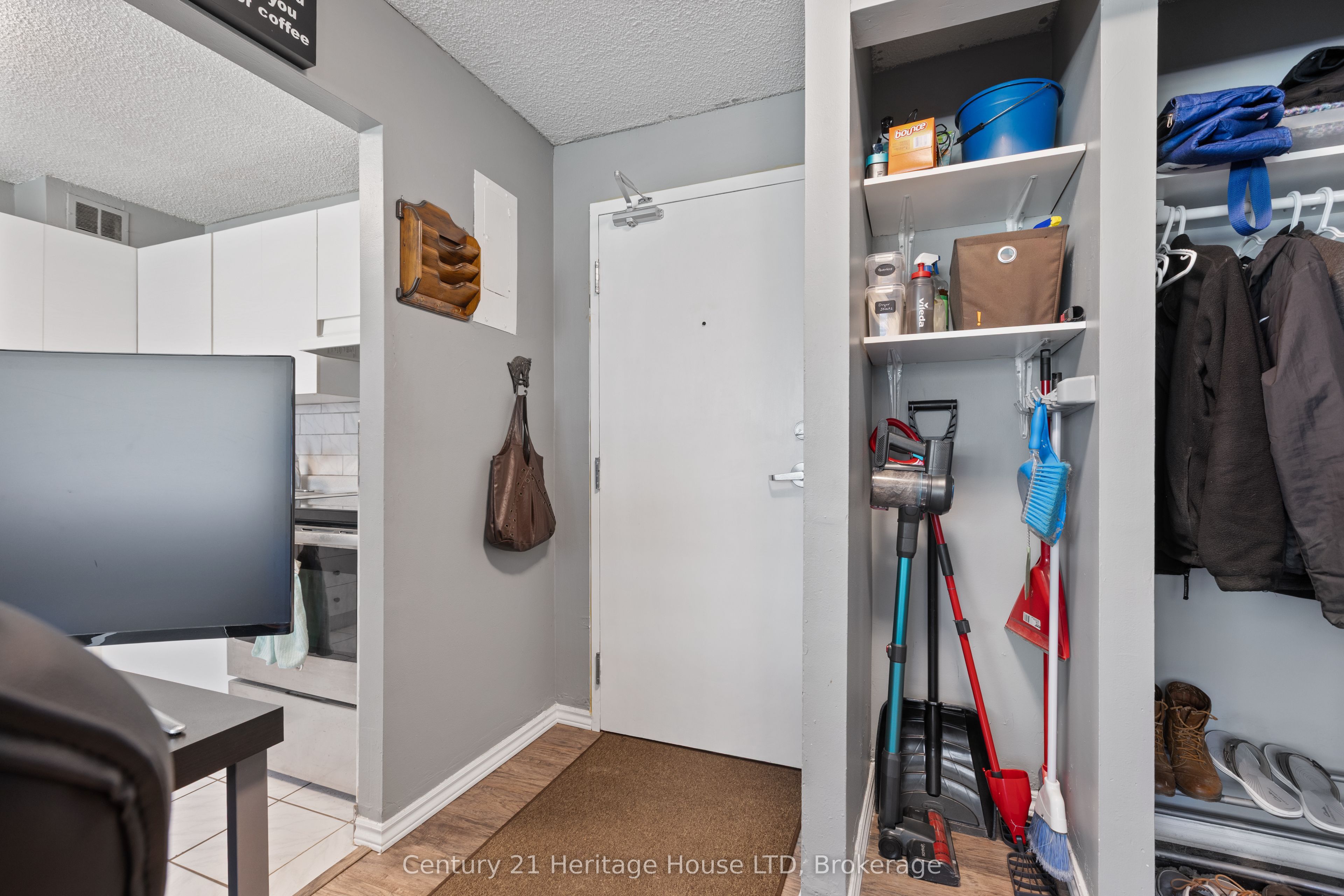 242 Oakdale Avenue, St. Catharines, ON L2P 3K5 photo 3