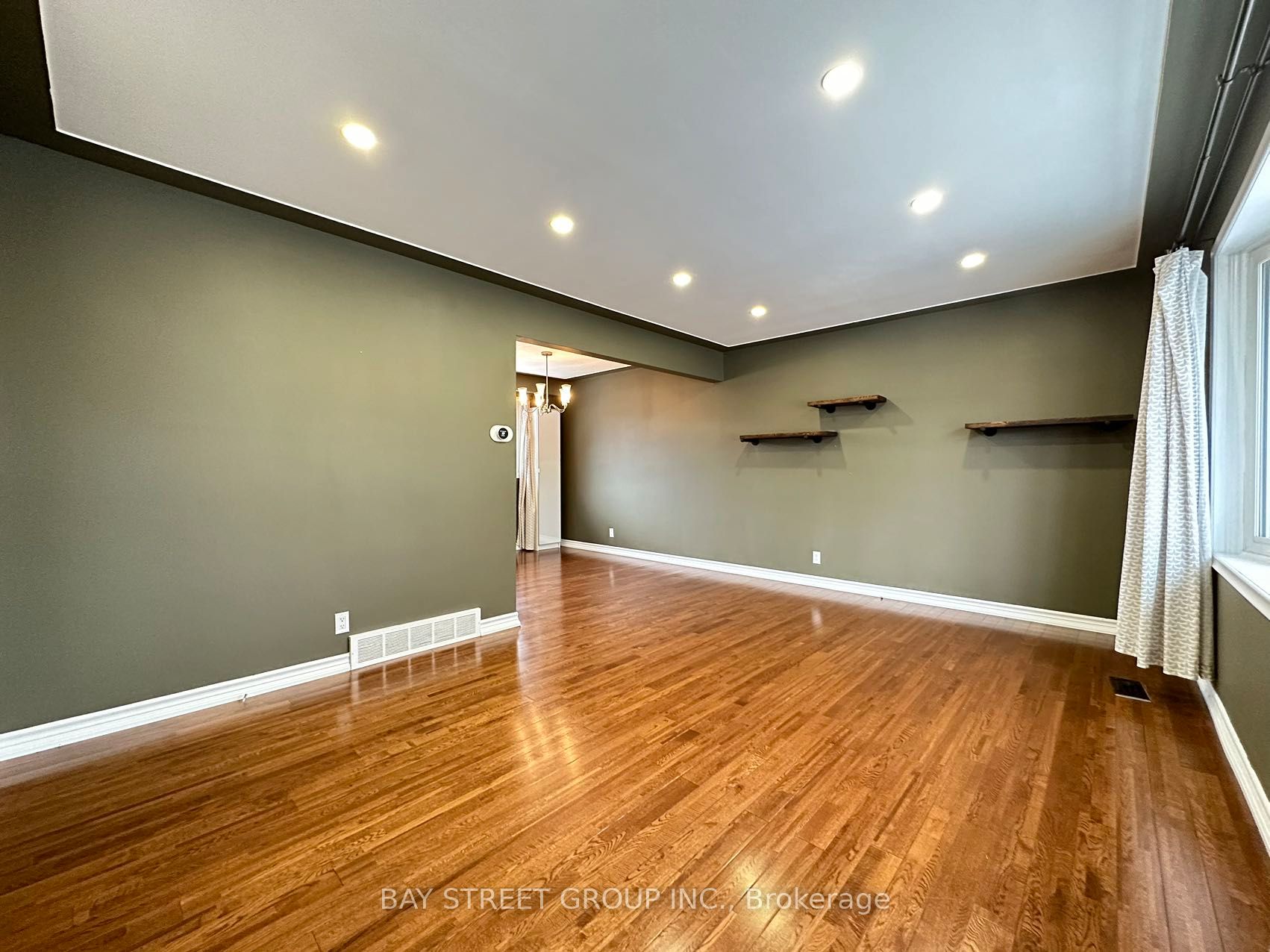 49 Howland Drive, Kitchener, ON N2E 1G4 photo 2