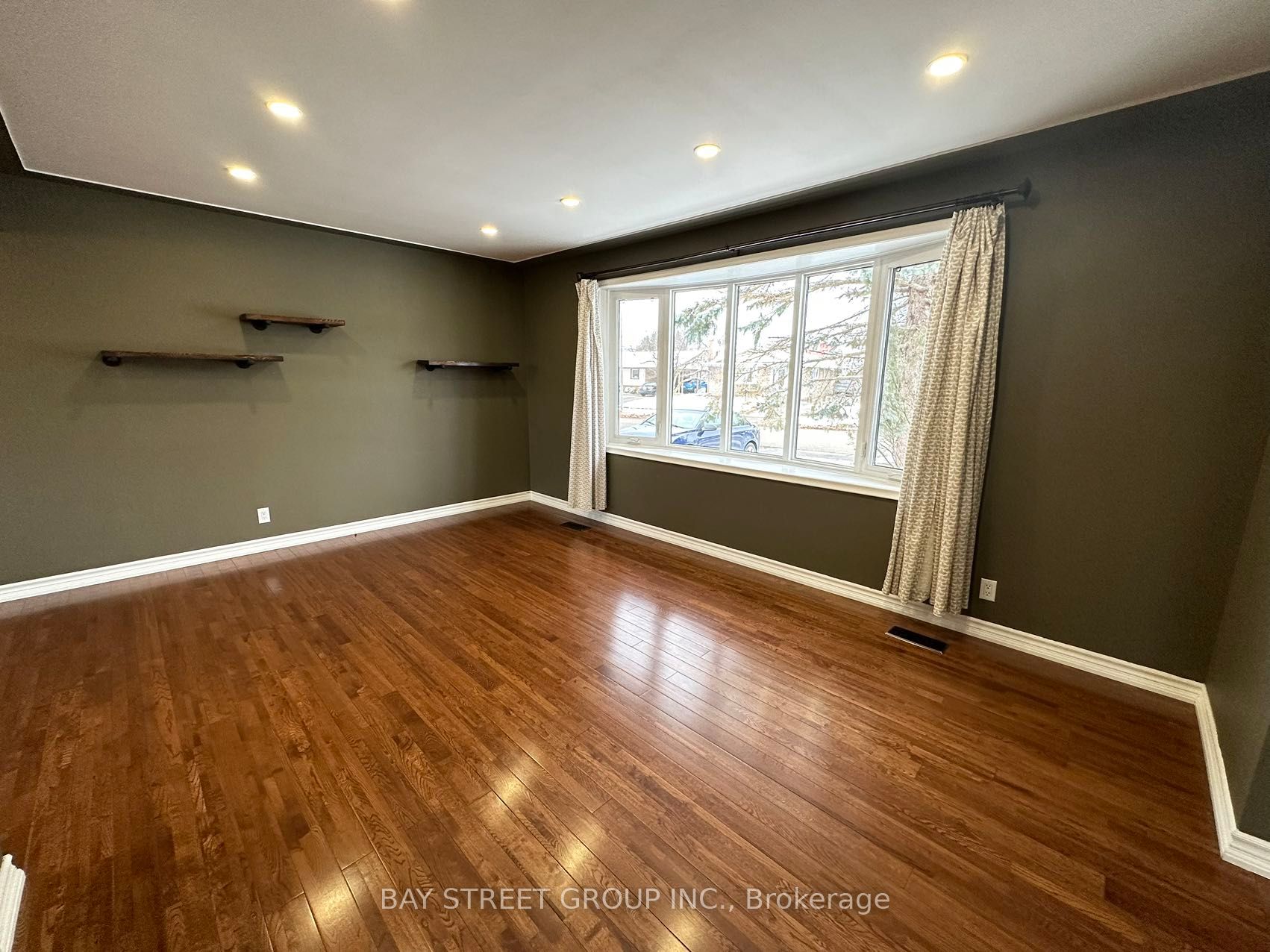 49 Howland Drive, Kitchener, ON N2E 1G4 photo 3