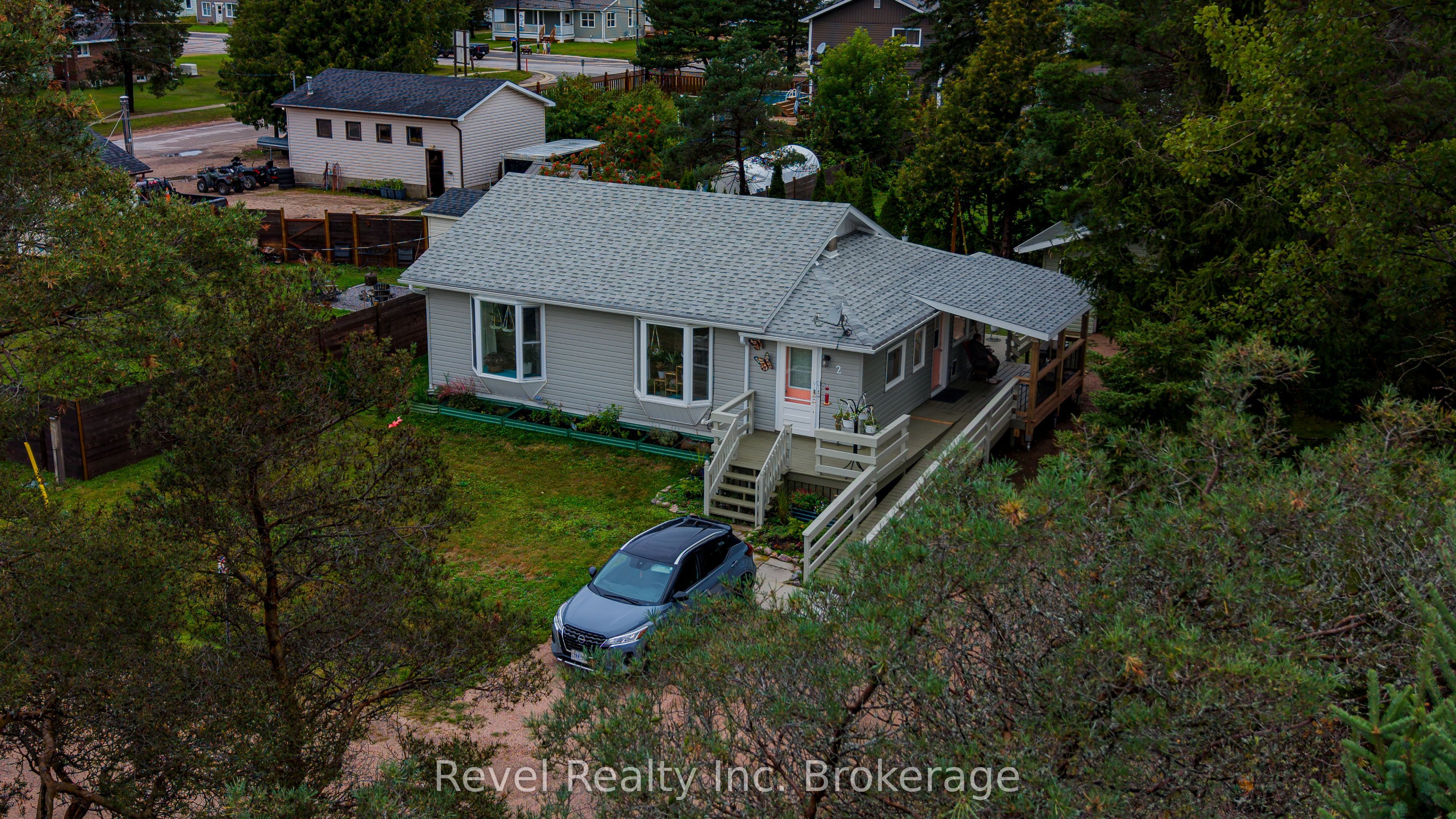 2 Lincoln Avenue, South River, ON P0A 1X0