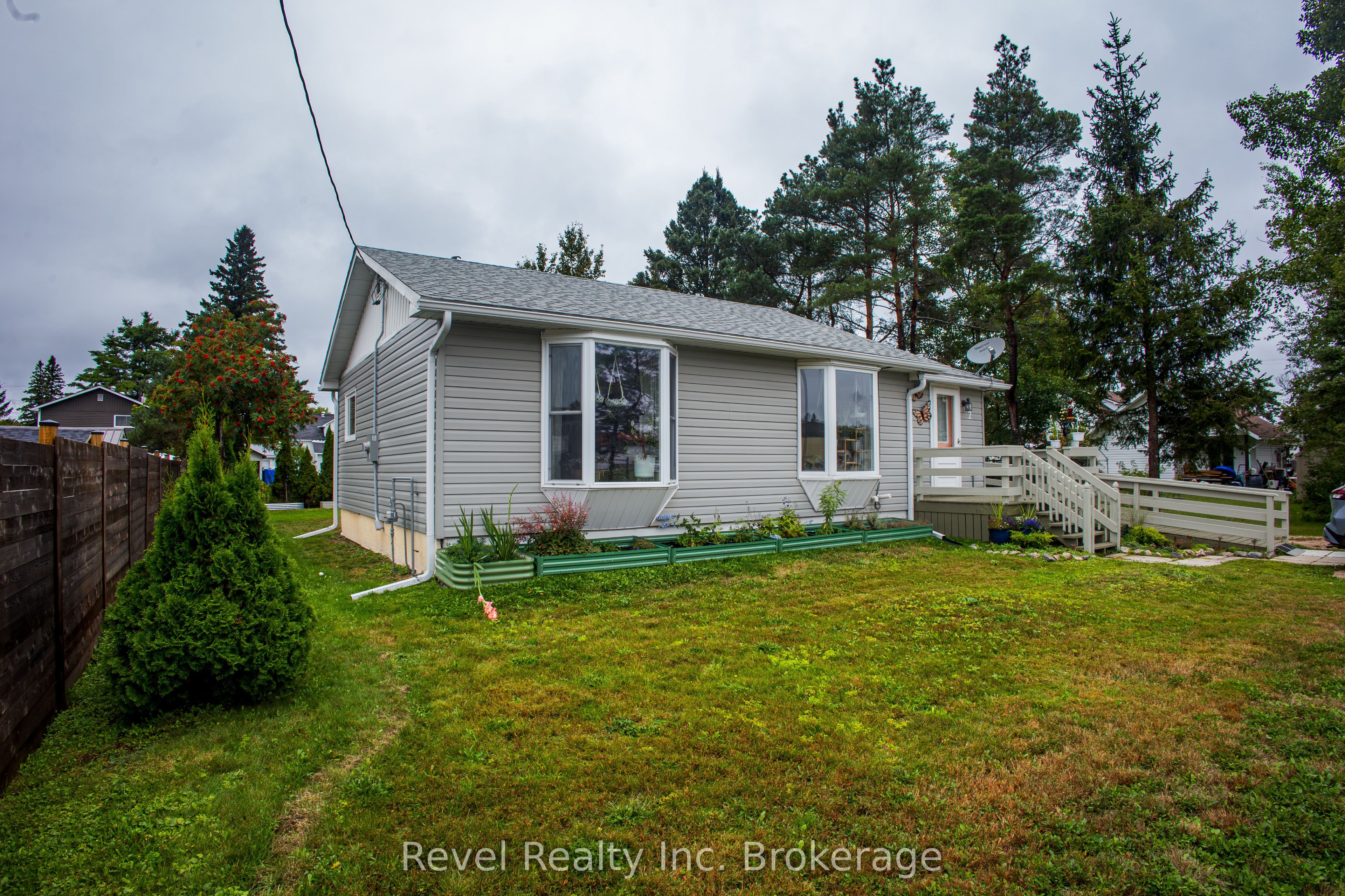 2 Lincoln Avenue, South River, ON P0A 1X0 photo 4