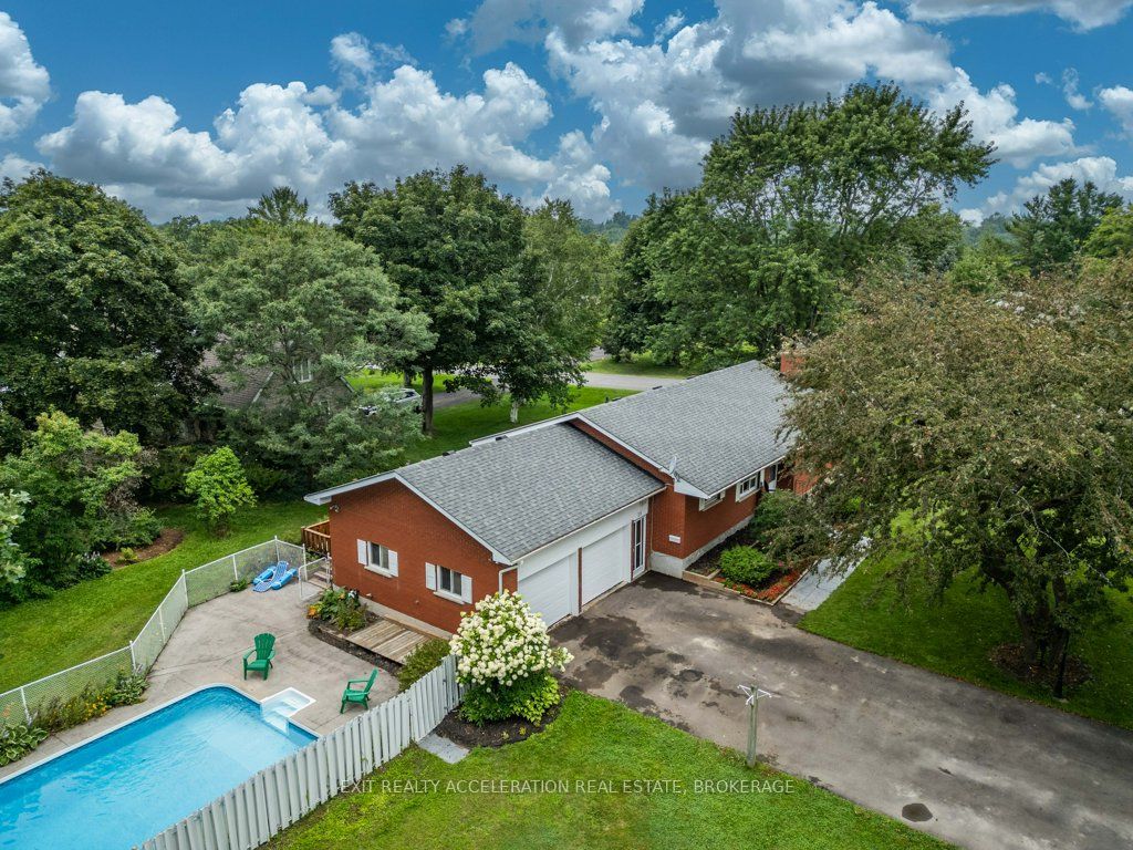 28 Southcrest Drive, Greater Napanee, ON K7R 3K2 photo 2