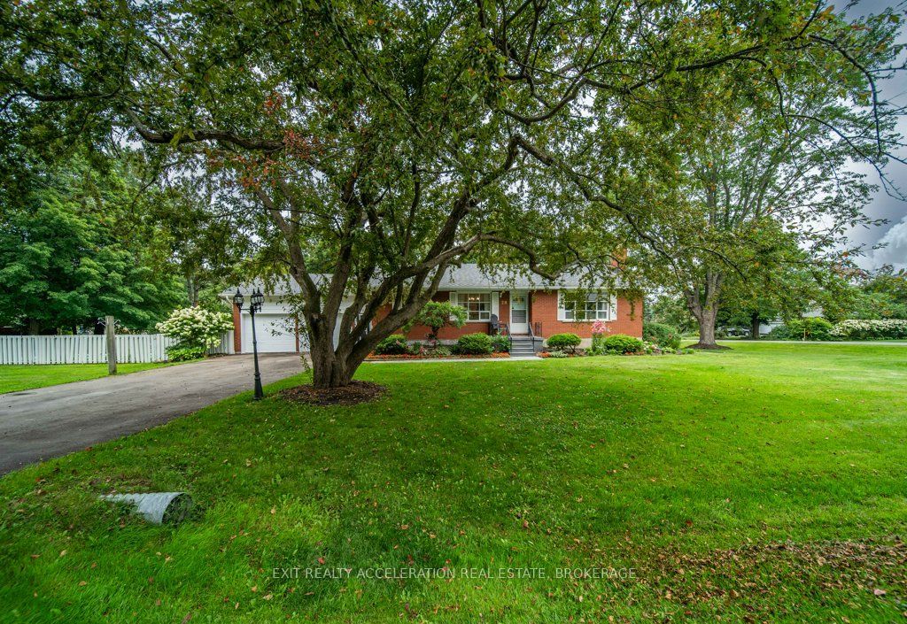 28 Southcrest Drive, Greater Napanee, ON K7R 3K2 photo 4