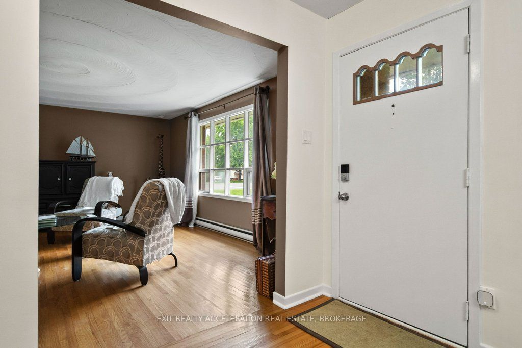 28 Southcrest Drive, Greater Napanee, ON K7R 3K2 photo 5