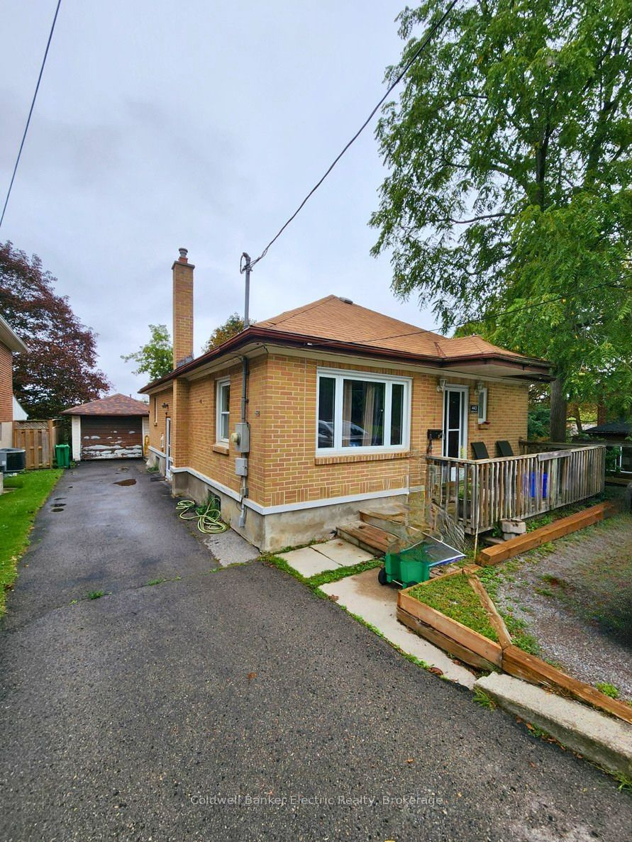 443 Armour Road, Peterborough, ON K9H 1Y7 photo 2