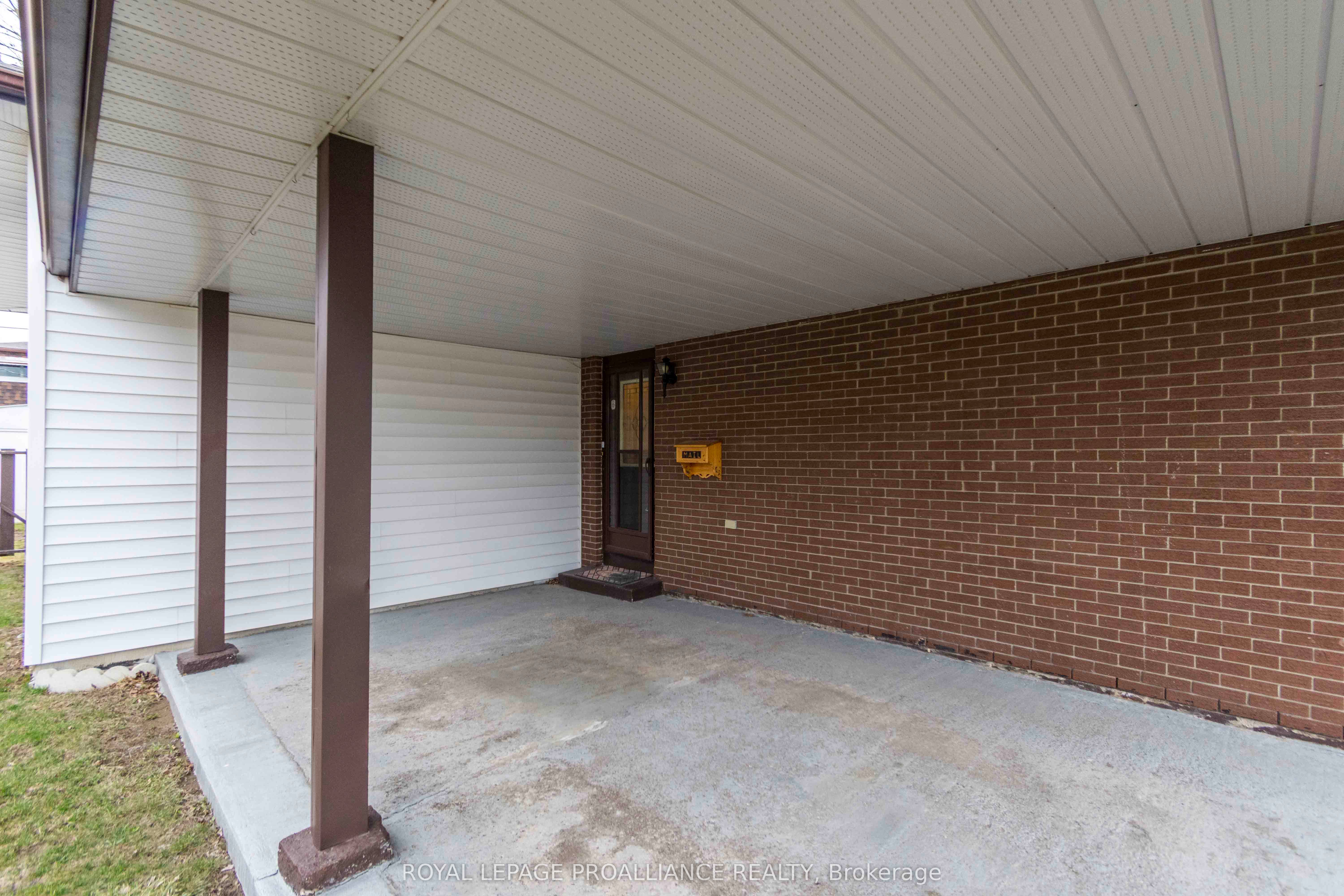 21 Miron Road, Quinte West, ON K8V 3H9 photo 3