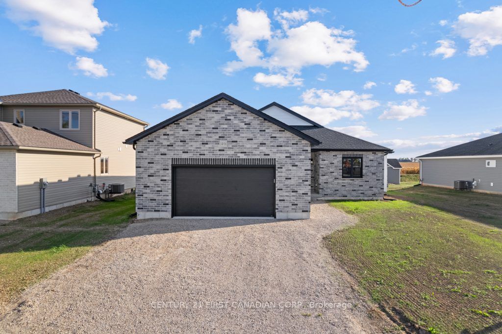 95 Victoria Avenue E, South Huron, ON N0M 1M0 photo 4